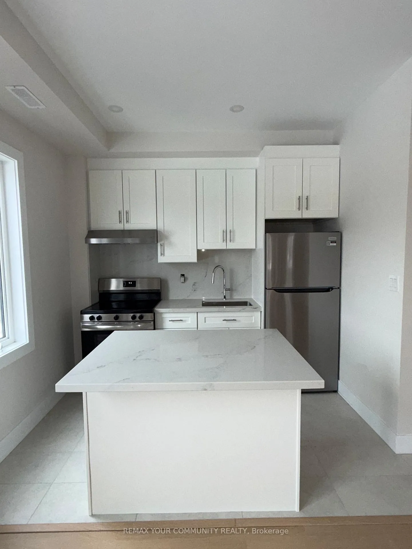 Photo 8 of Unit 2, 19 Cousins Drive, Aurora, Aurora Village — HOMEH