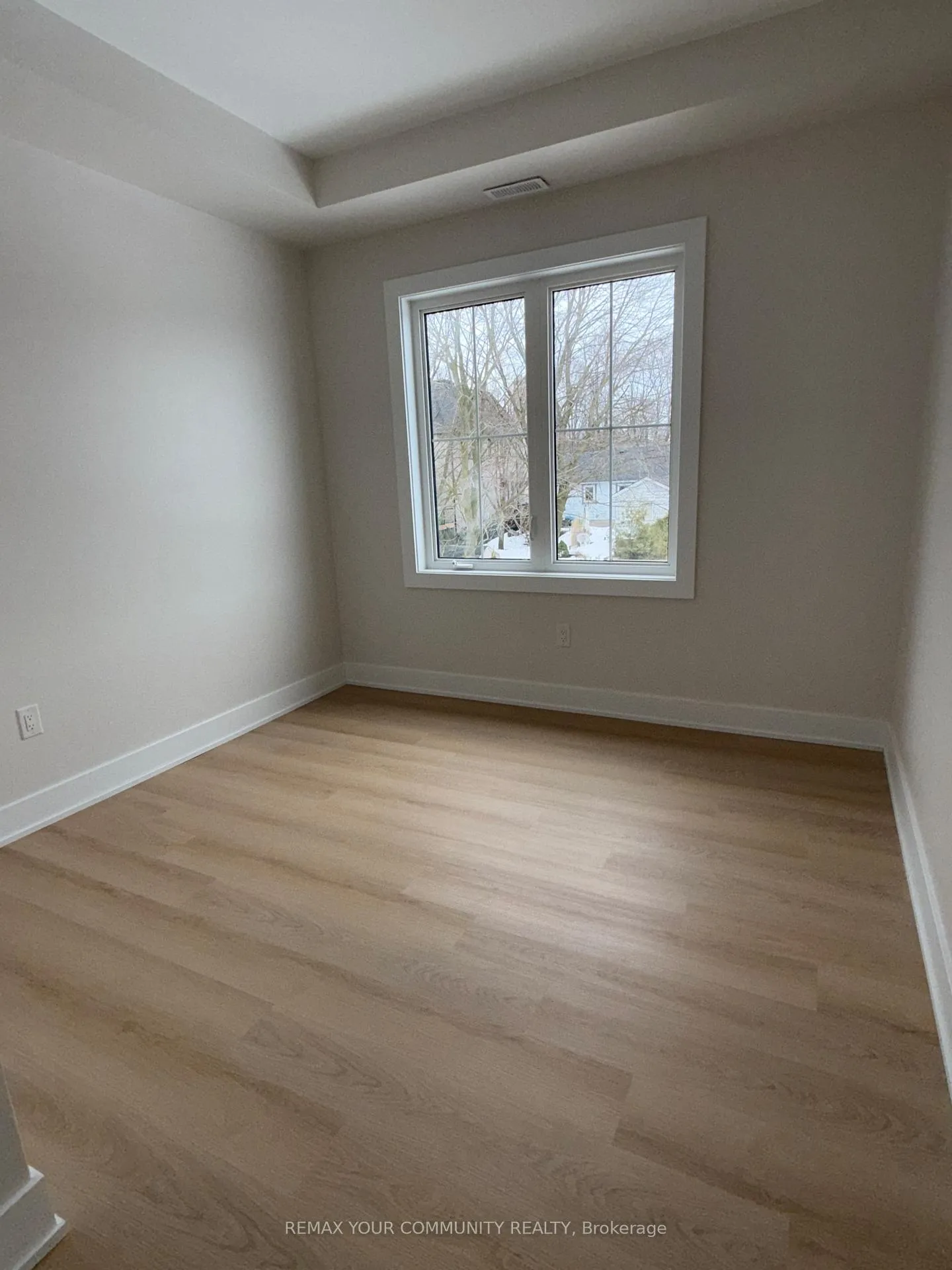Photo 9 of Unit 2, 19 Cousins Drive, Aurora, Aurora Village — HOMEH