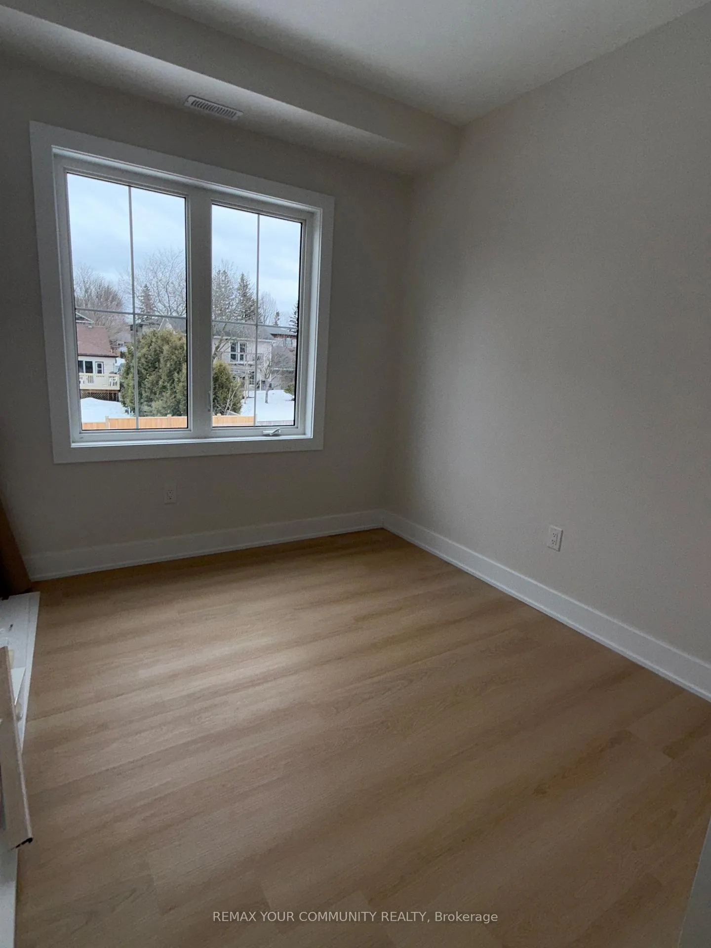 Photo 10 of Unit 2, 19 Cousins Drive, Aurora, Aurora Village — HOMEH
