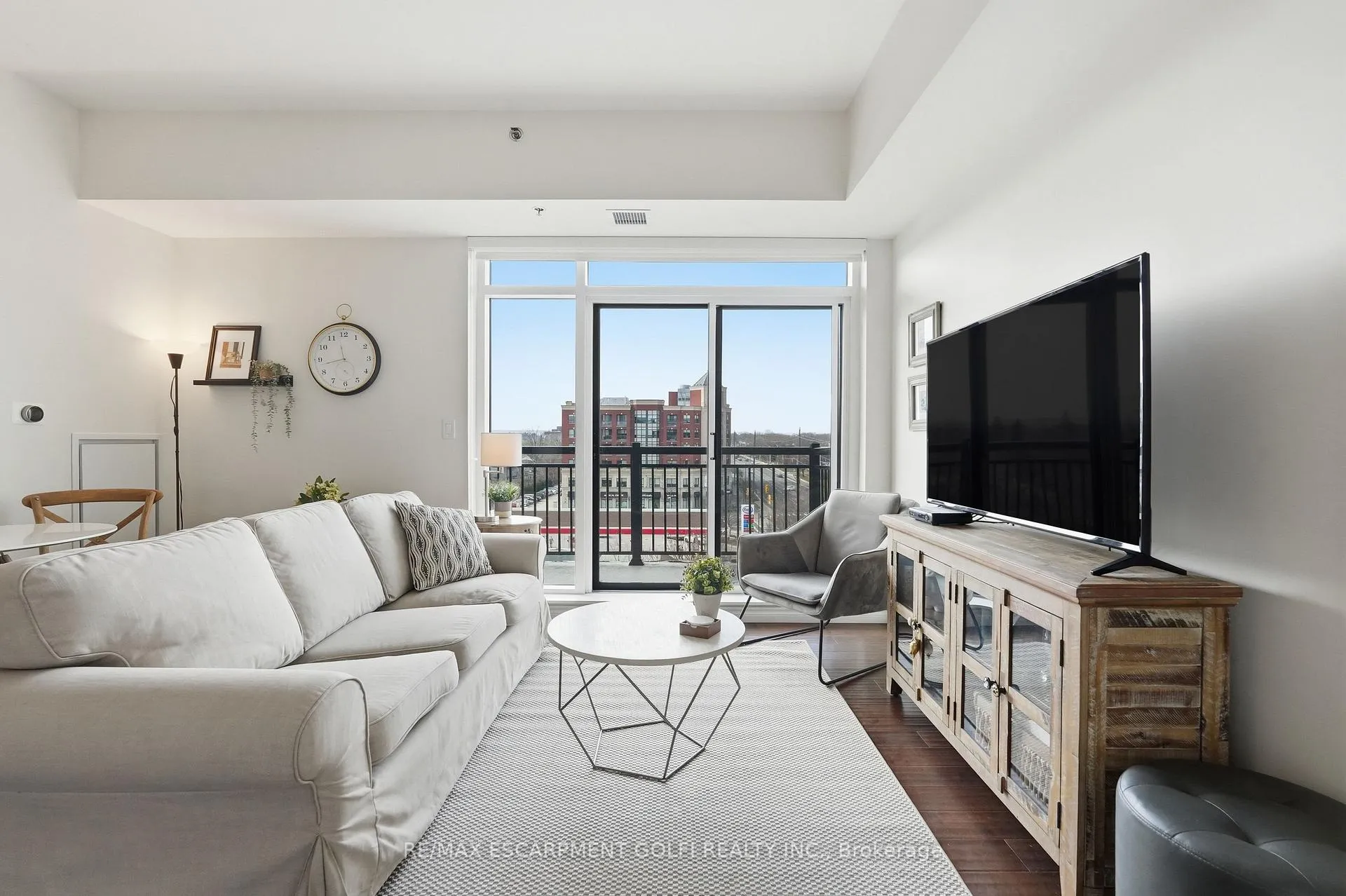 Photo 6 of Unit 501, 34 Plains Road E, Burlington, LaSalle — HOMEH