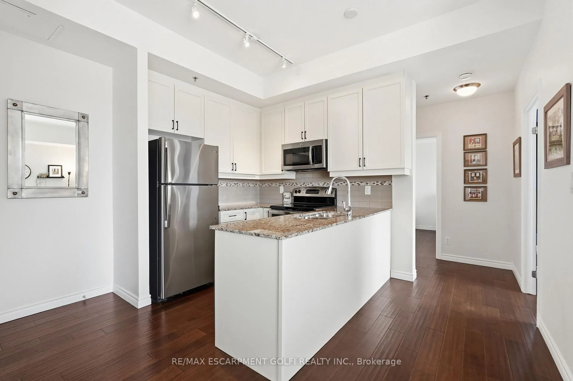 Photo 13 of Unit 501, 34 Plains Road E, Burlington, LaSalle — HOMEH