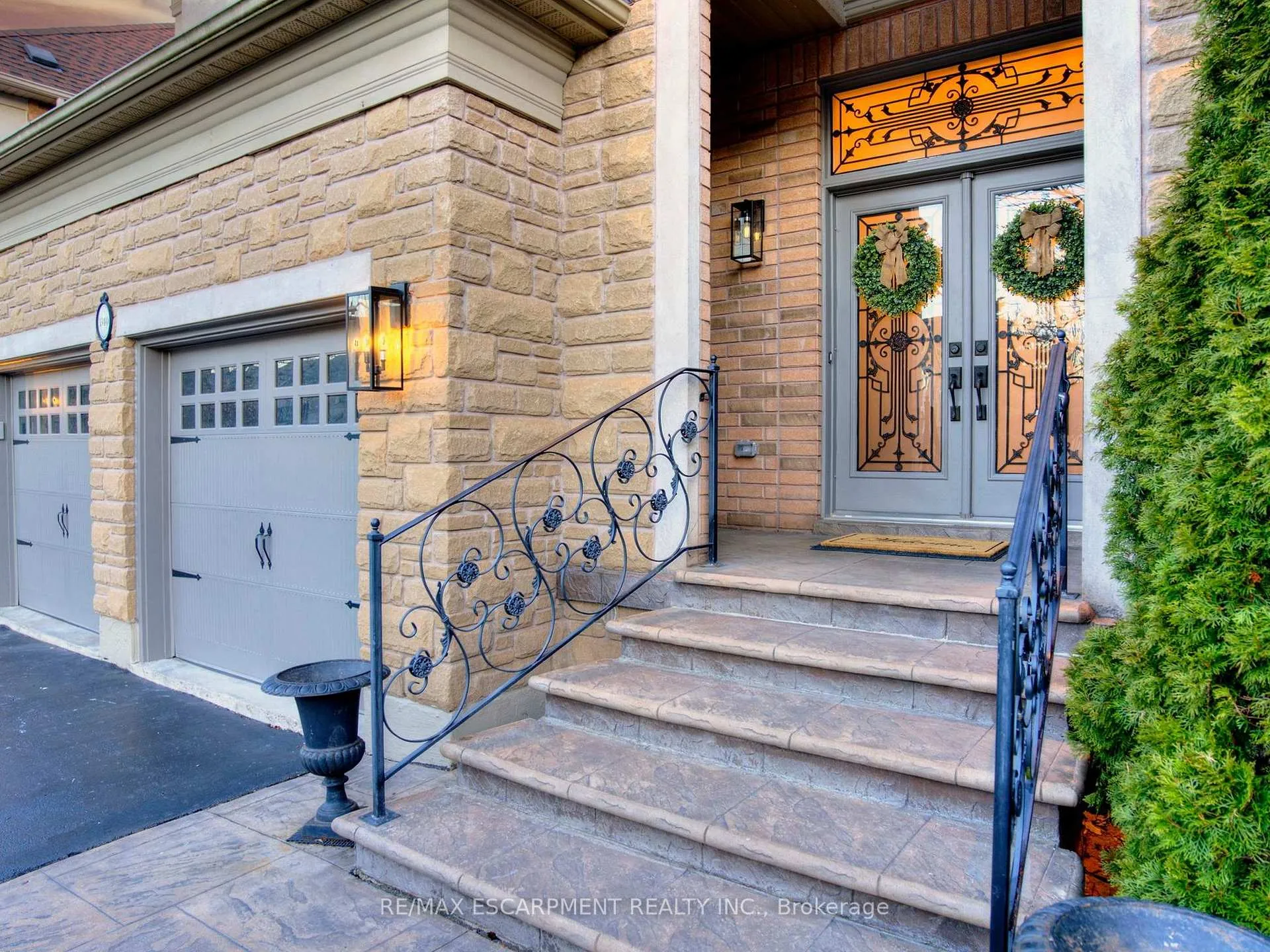 Photo 3 of 3340 Mistwell Crescent, Oakville, Bronte — HOMEH