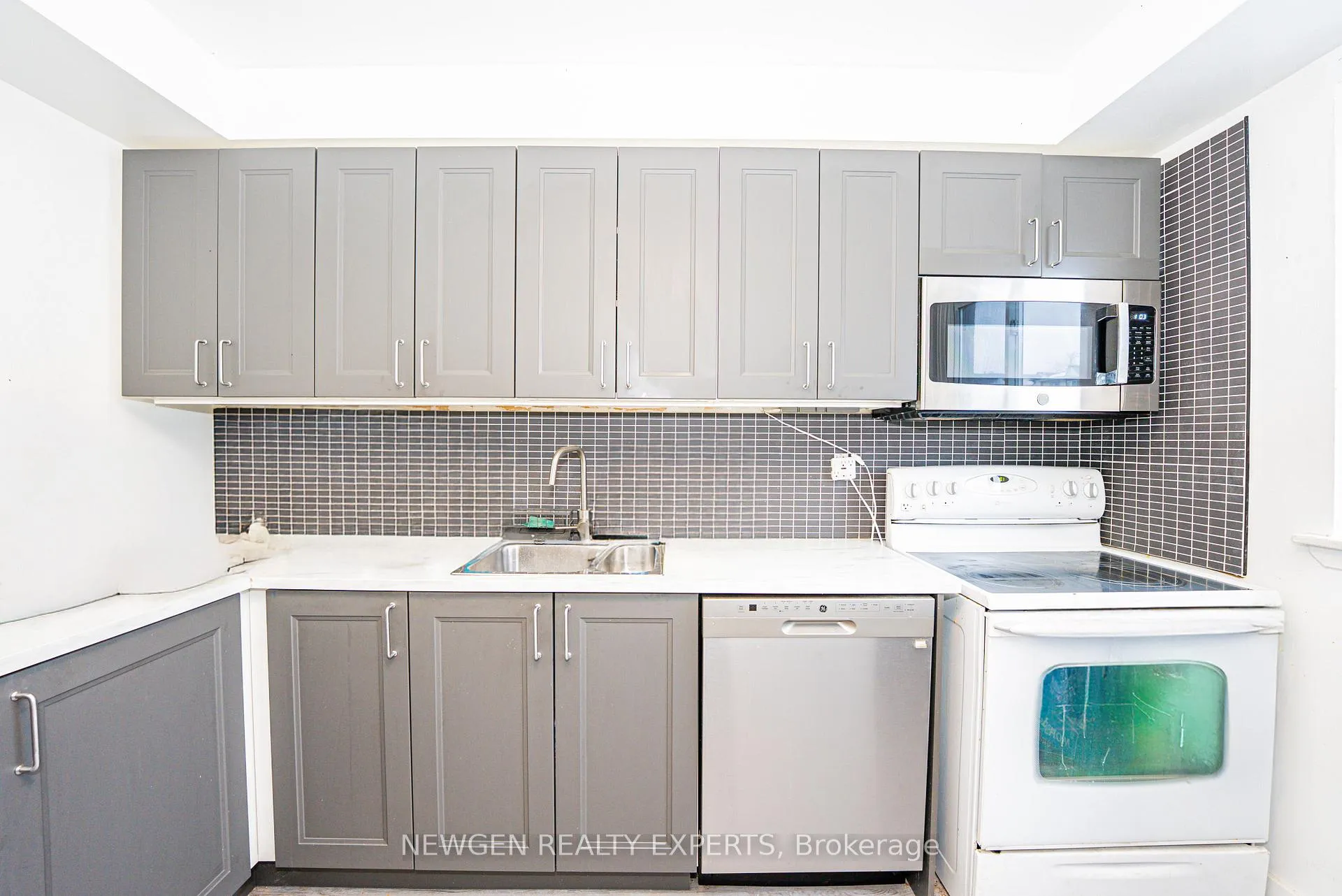 Photo 14 of 87 Moregate Crescent, Brampton, Central Park — HOMEH