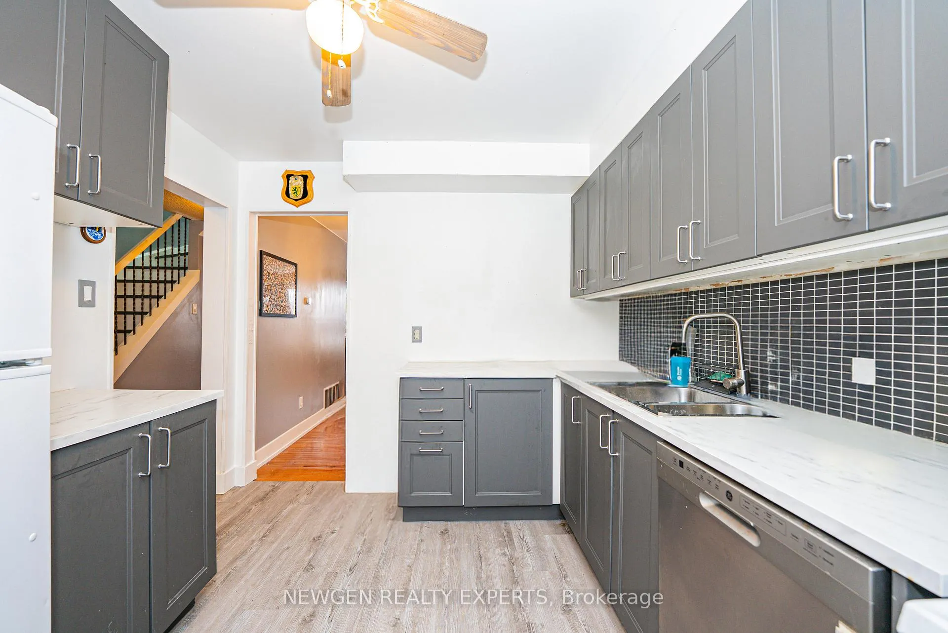 Photo 15 of 87 Moregate Crescent, Brampton, Central Park — HOMEH