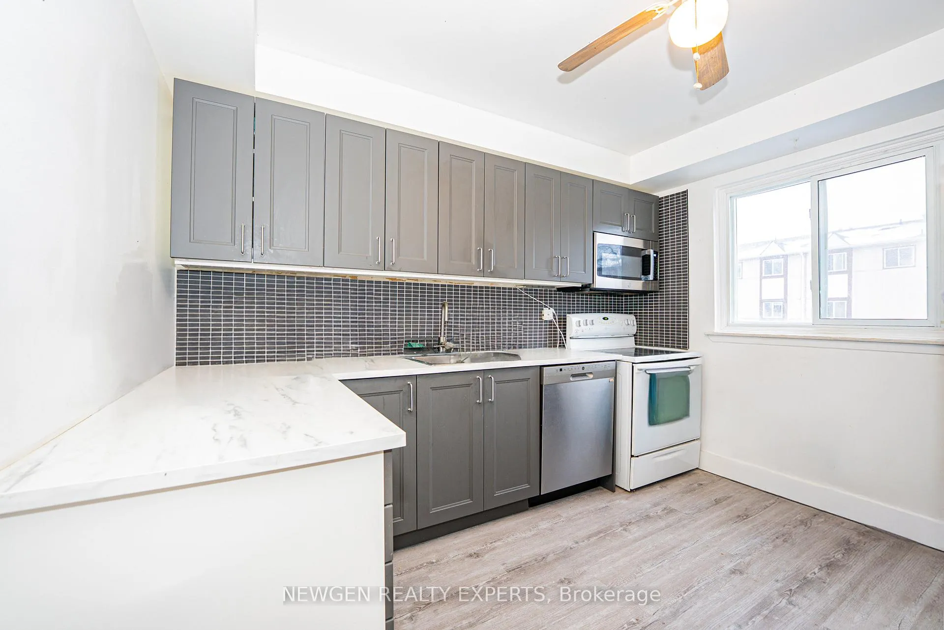 Photo 16 of 87 Moregate Crescent, Brampton, Central Park — HOMEH