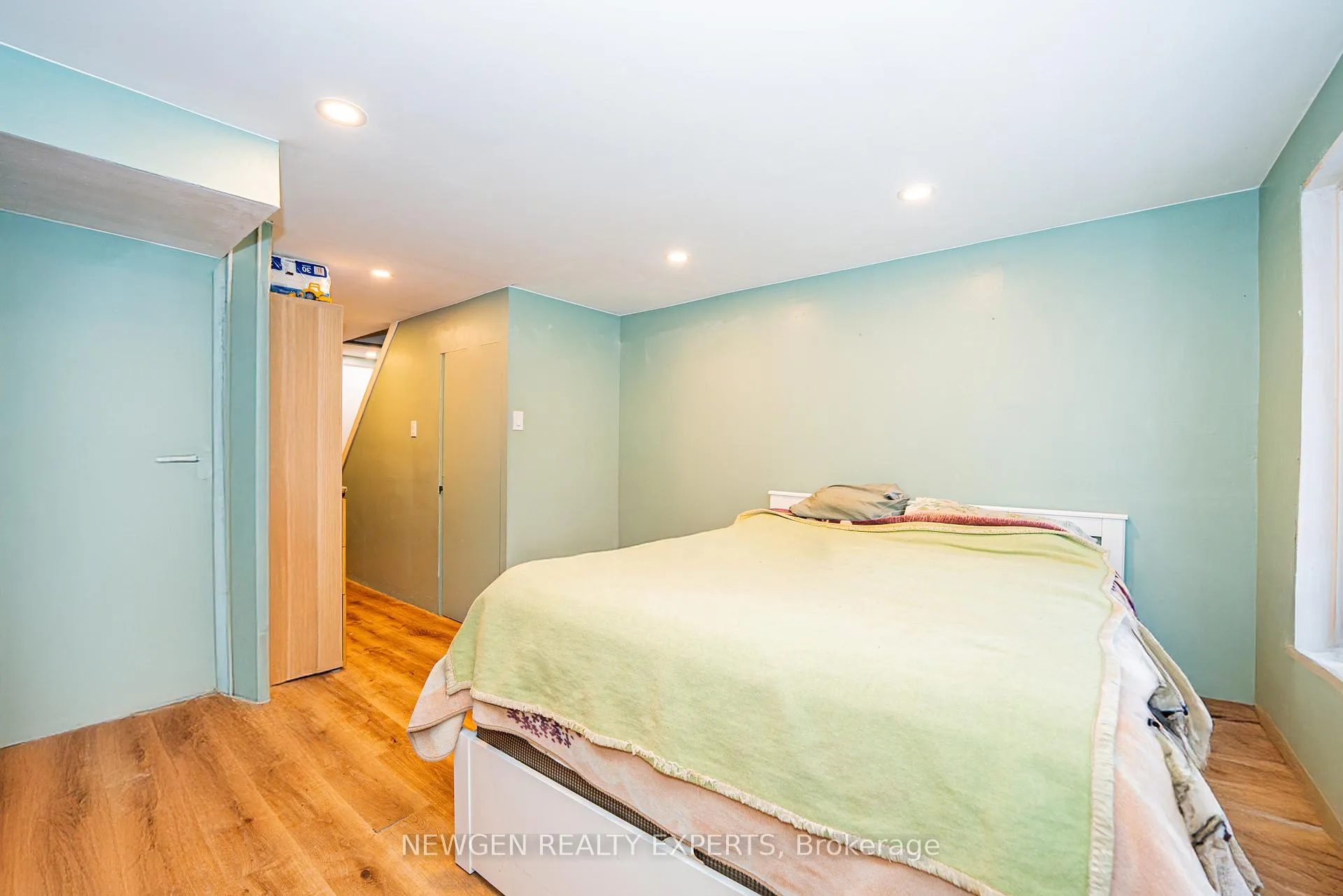 Photo 22 of 87 Moregate Crescent, Brampton, Central Park — HOMEH