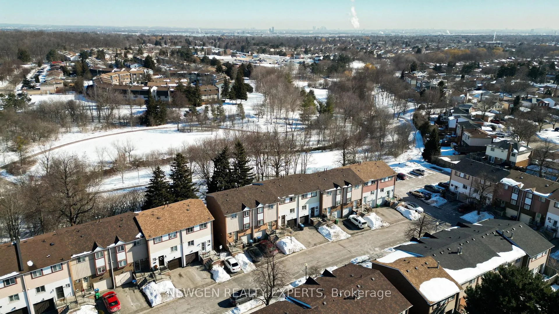 Photo 36 of 87 Moregate Crescent, Brampton, Central Park — HOMEH