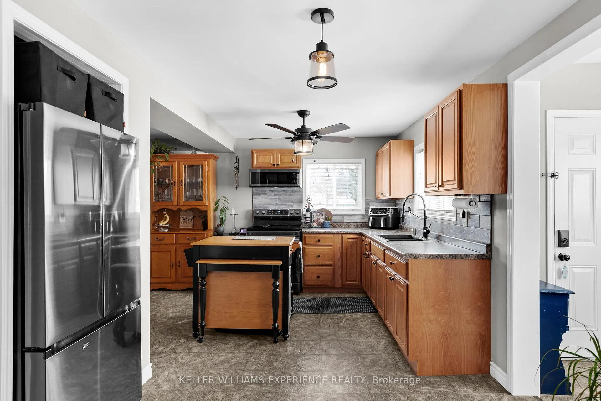 Photo 4 of 109 Ellen Street, Tay, Victoria Harbour — HOMEH