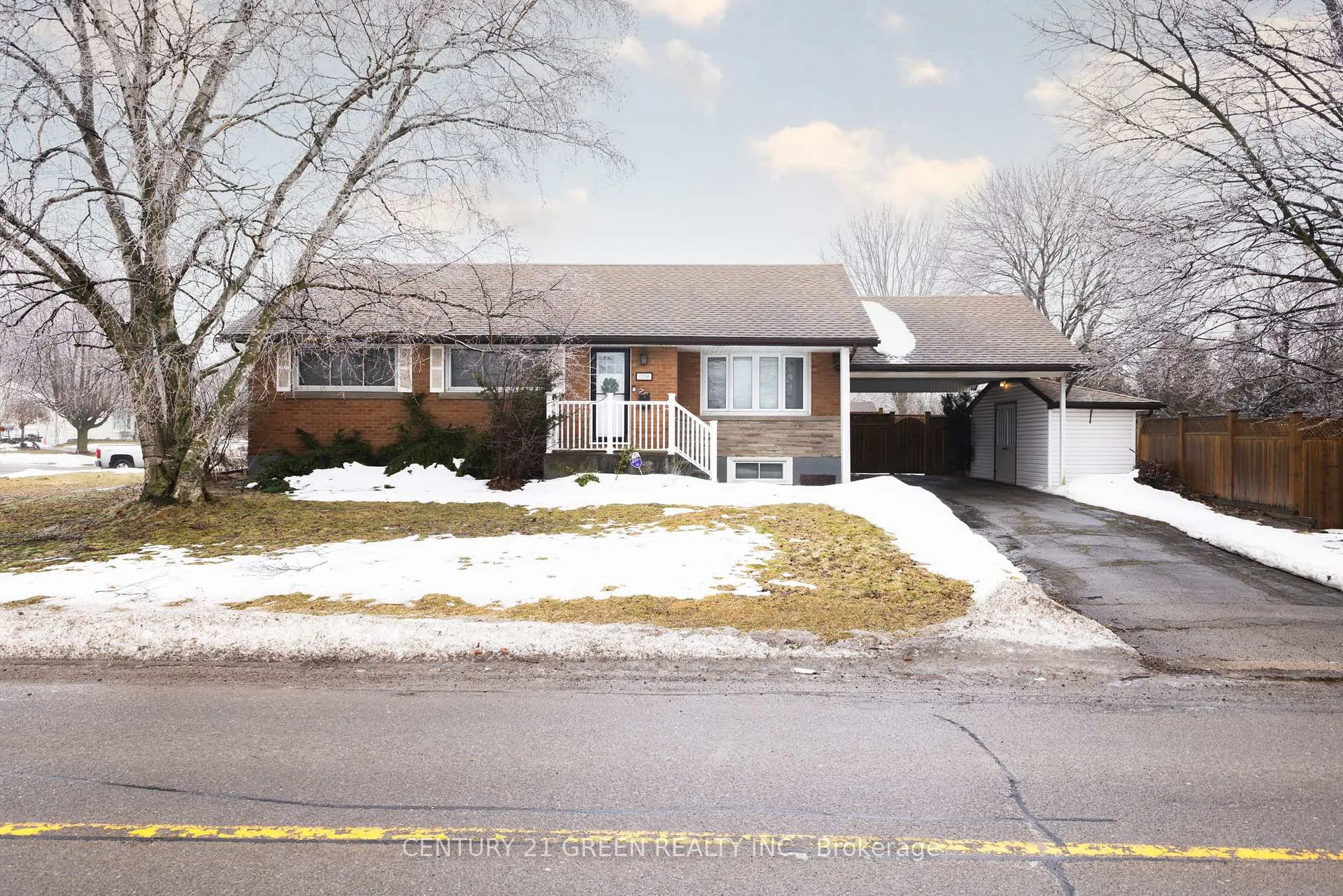 Photo 2 of 6558 Huggins Street, Niagara Falls, Stamford — HOMEH