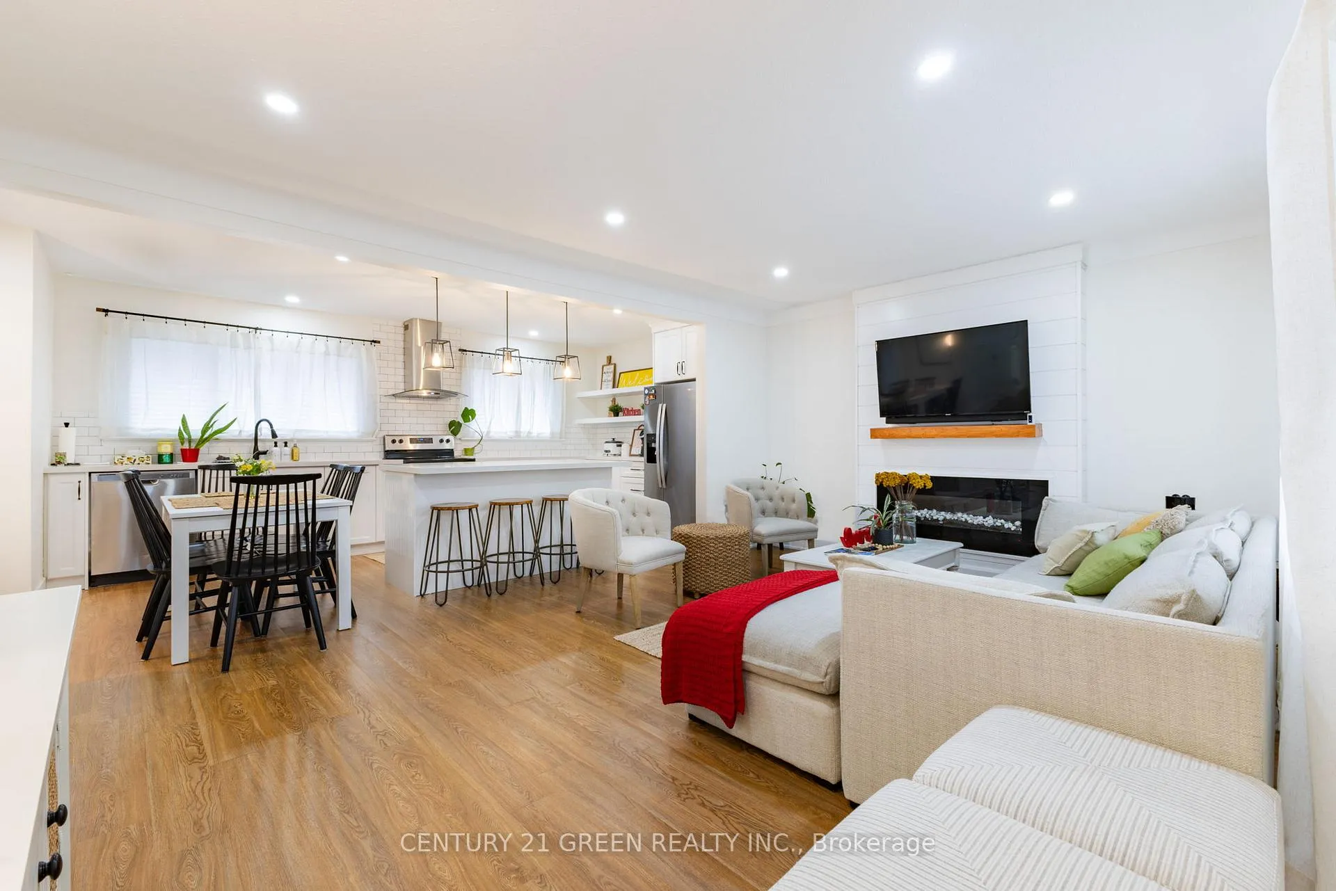 Photo 4 of 6558 Huggins Street, Niagara Falls, Stamford — HOMEH