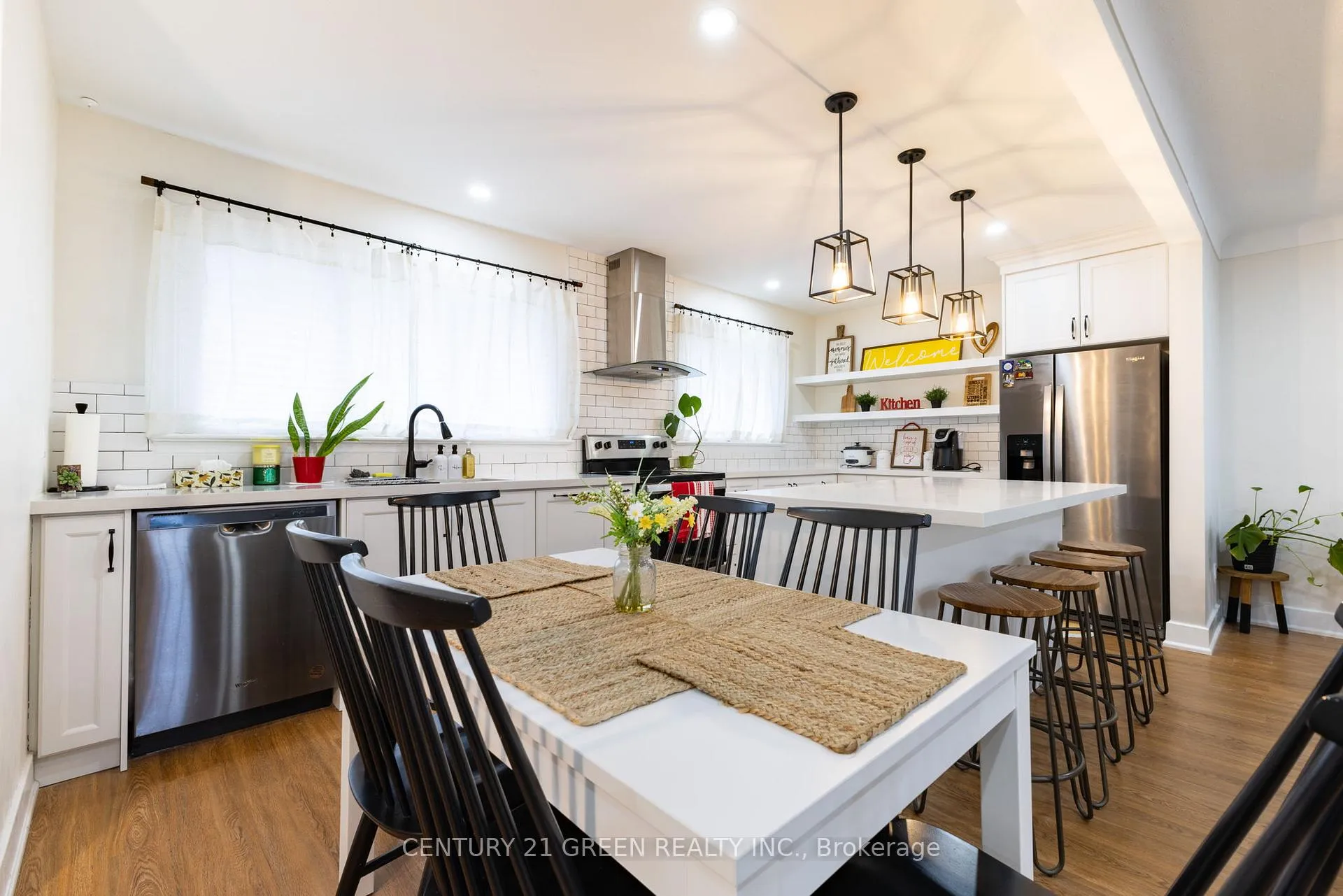 Photo 8 of 6558 Huggins Street, Niagara Falls, Stamford — HOMEH
