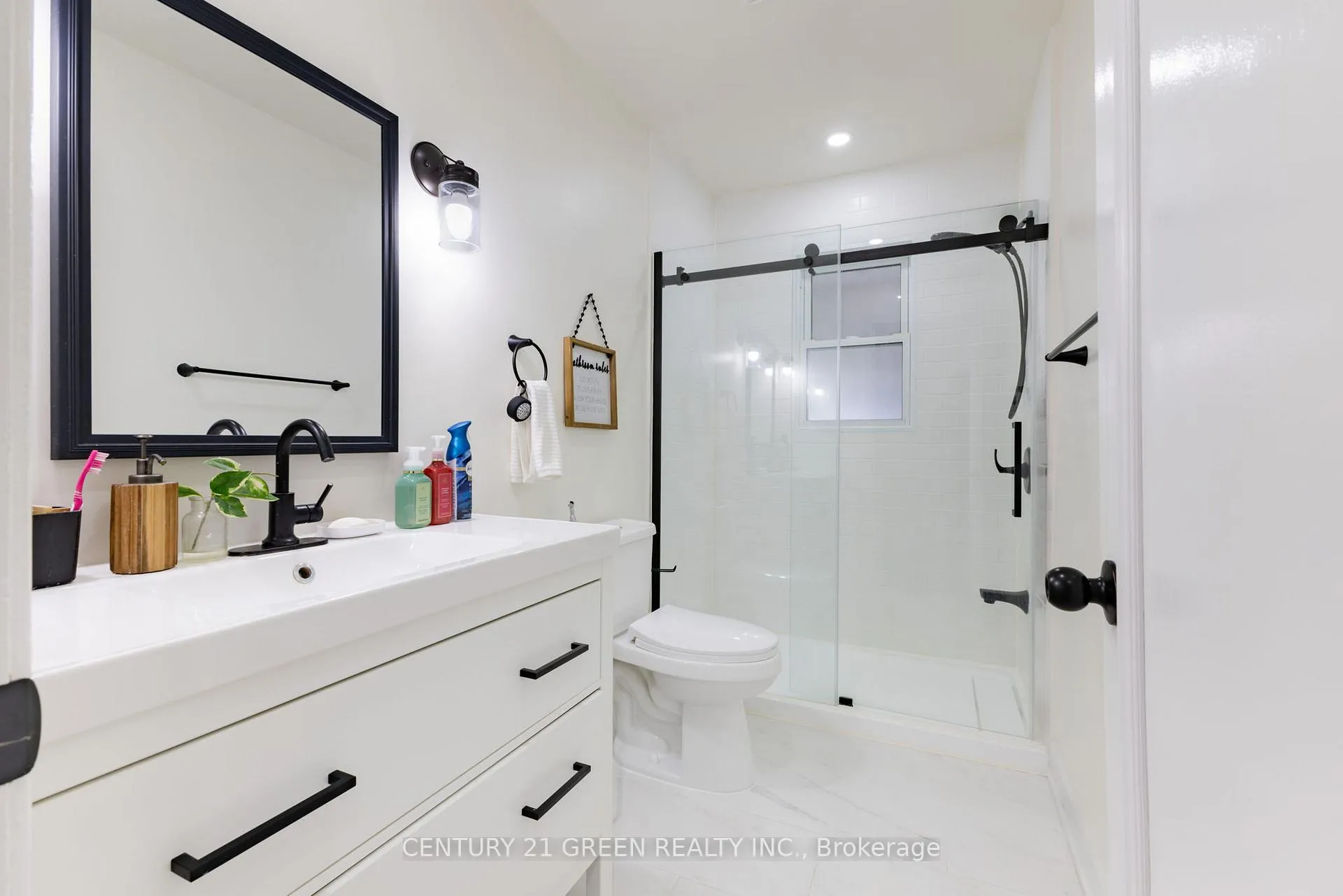 Photo 12 of 6558 Huggins Street, Niagara Falls, Stamford — HOMEH