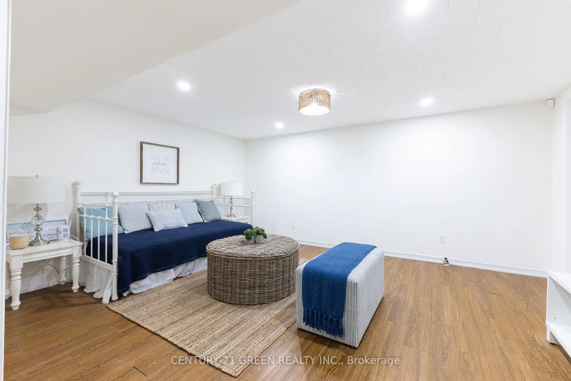 Photo 17 of 6558 Huggins Street, Niagara Falls, Stamford — HOMEH