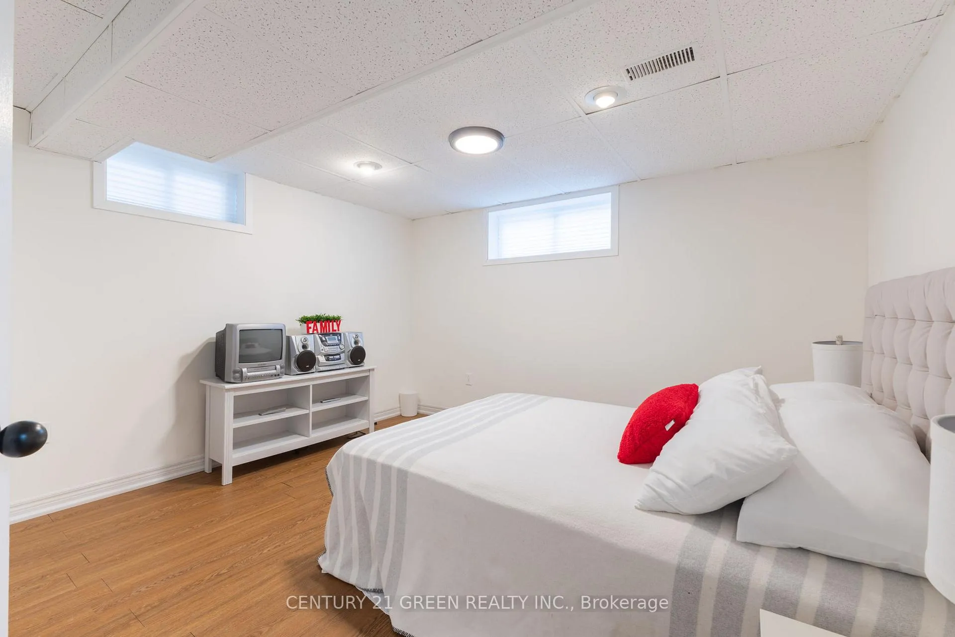 Photo 22 of 6558 Huggins Street, Niagara Falls, Stamford — HOMEH