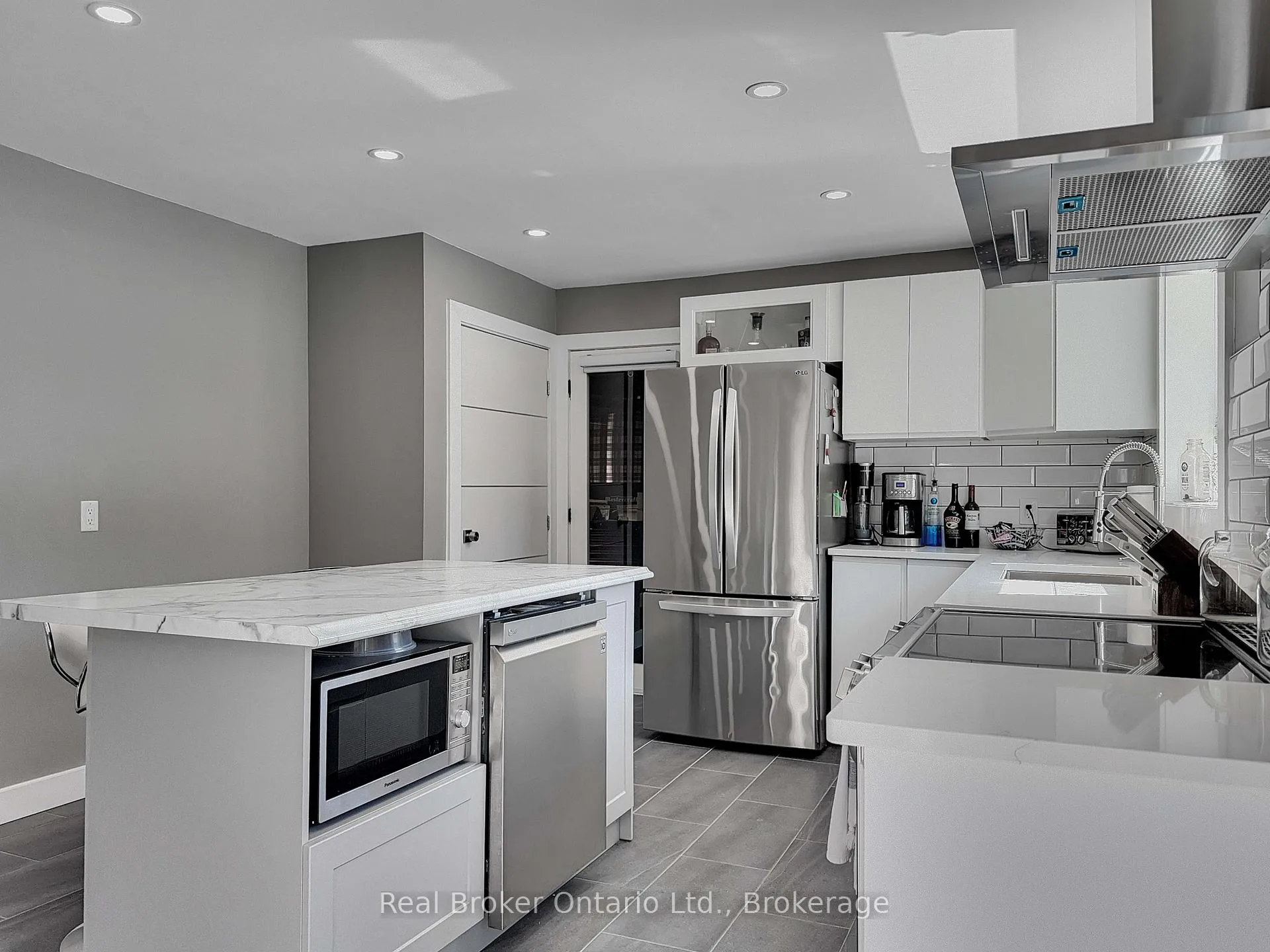 Photo 5 of 46 Davis Street W, Norfolk, Simcoe — HOMEH