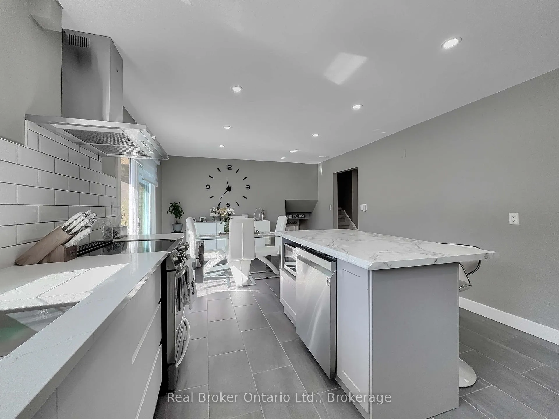 Photo 6 of 46 Davis Street W, Norfolk, Simcoe — HOMEH