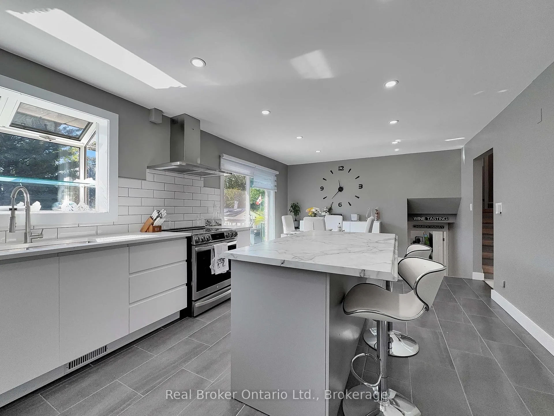 Photo 7 of 46 Davis Street W, Norfolk, Simcoe — HOMEH