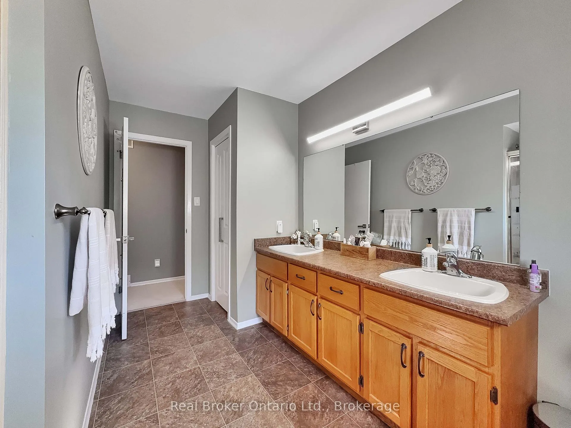 Photo 11 of 46 Davis Street W, Norfolk, Simcoe — HOMEH