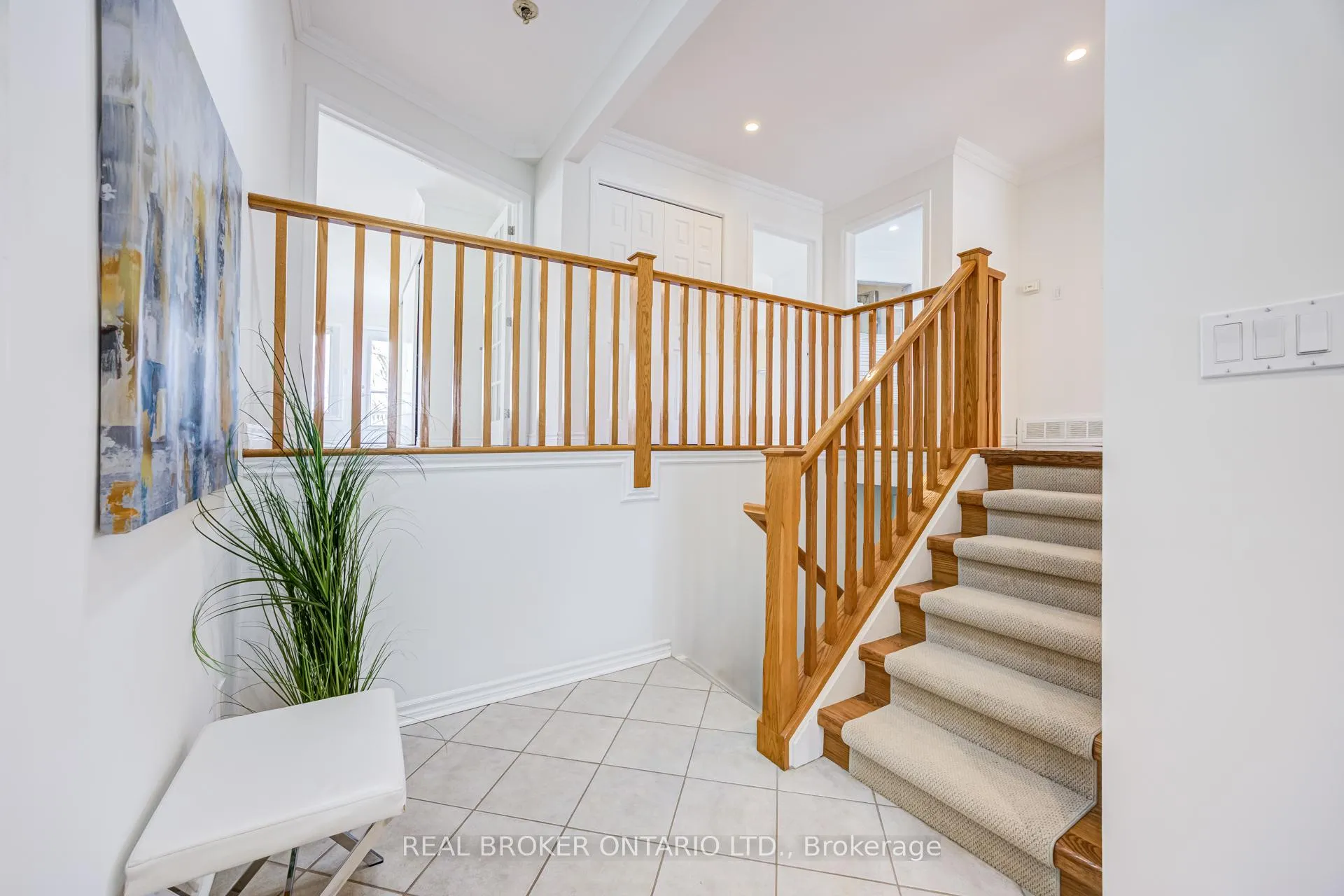Photo 4 of 1483 Brenner Crescent, Burlington, Mountainside — HOMEH