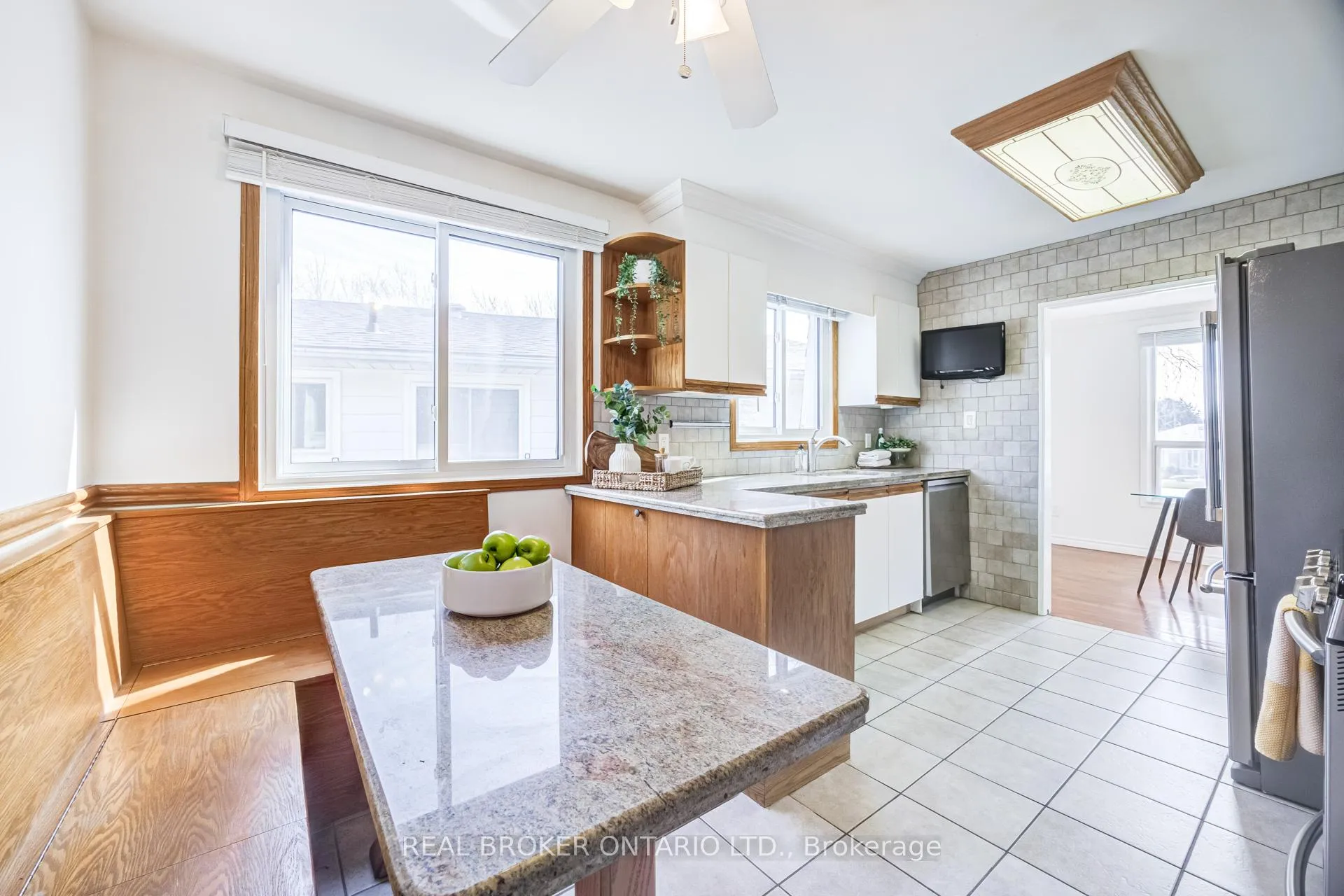 Photo 12 of 1483 Brenner Crescent, Burlington, Mountainside — HOMEH