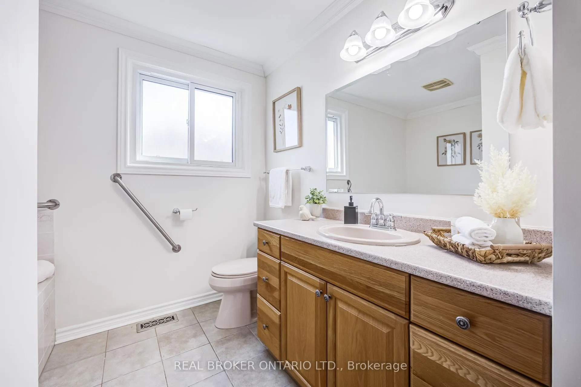 Photo 14 of 1483 Brenner Crescent, Burlington, Mountainside — HOMEH