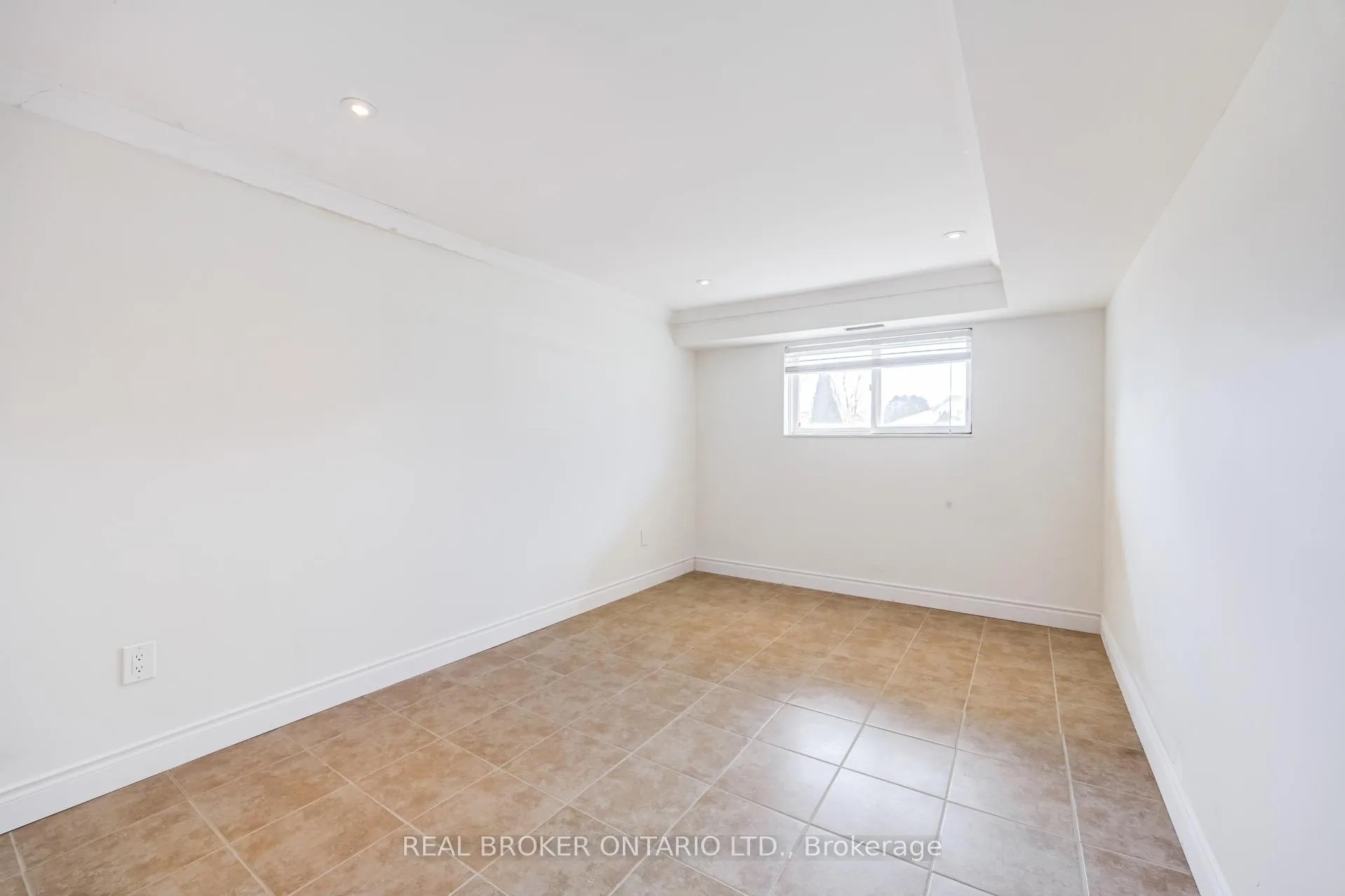 Photo 30 of 1483 Brenner Crescent, Burlington, Mountainside — HOMEH