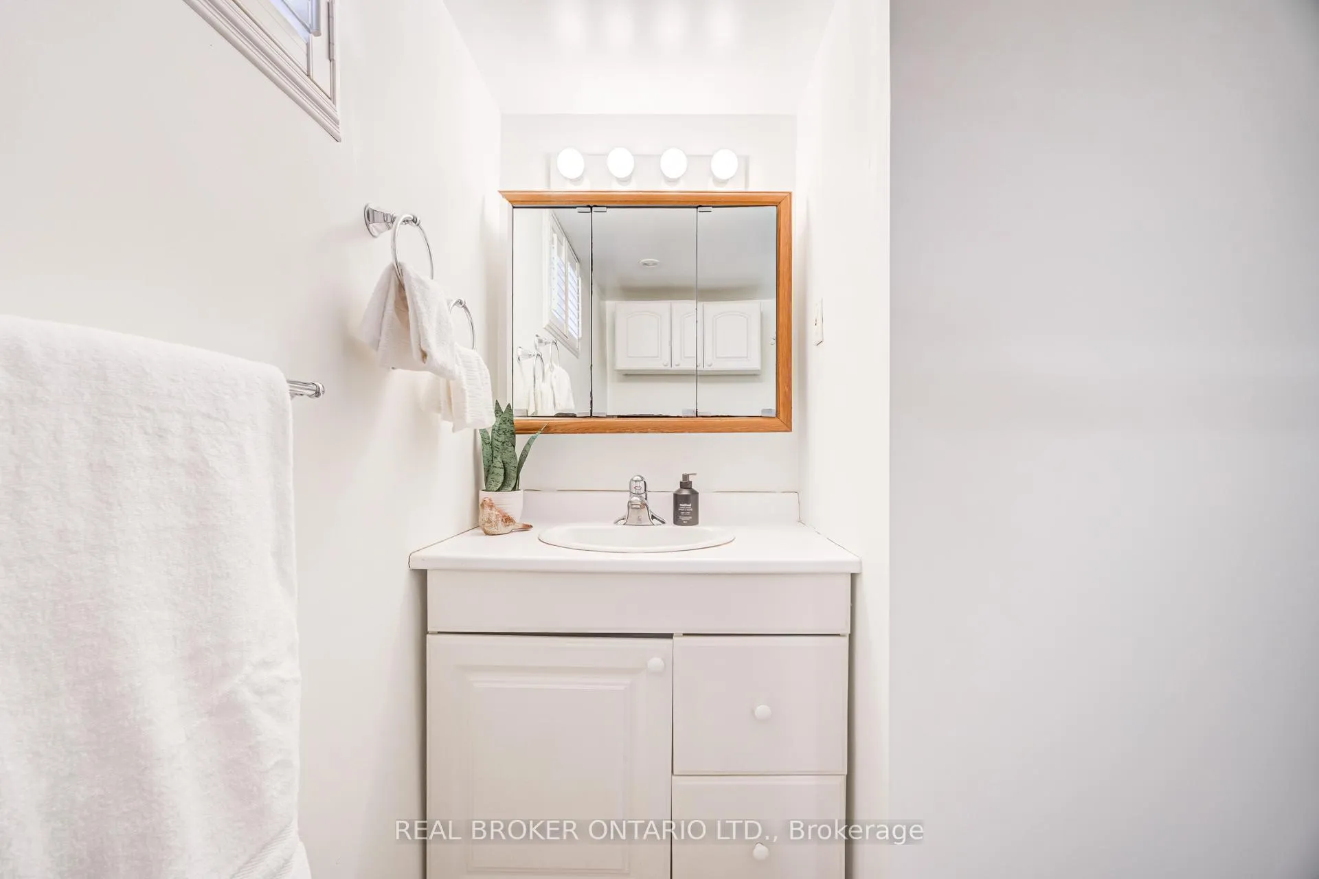 Photo 32 of 1483 Brenner Crescent, Burlington, Mountainside — HOMEH