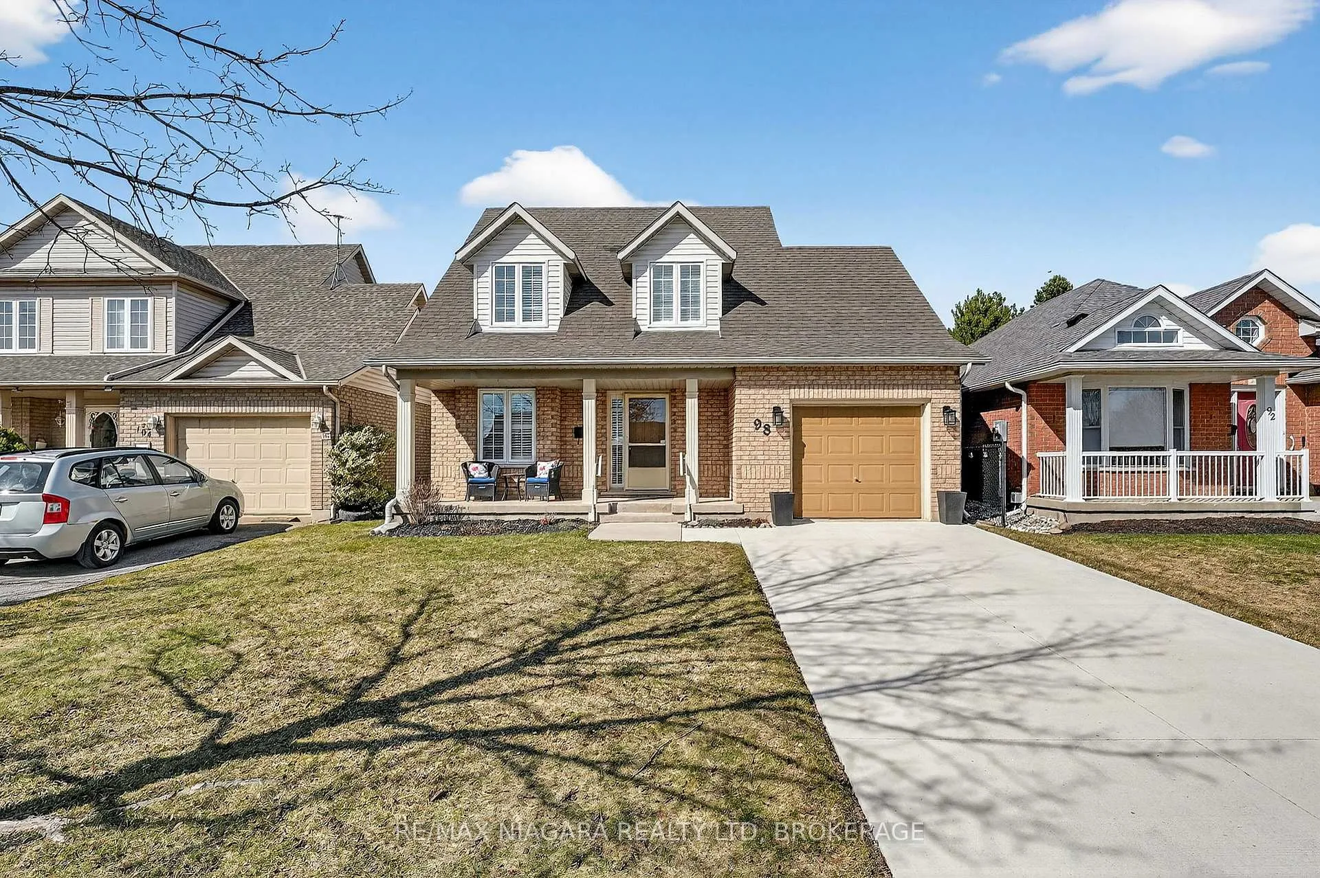 Photo 2 of 98 Silvercrest Court, Thorold, Confederation Heights — HOMEH