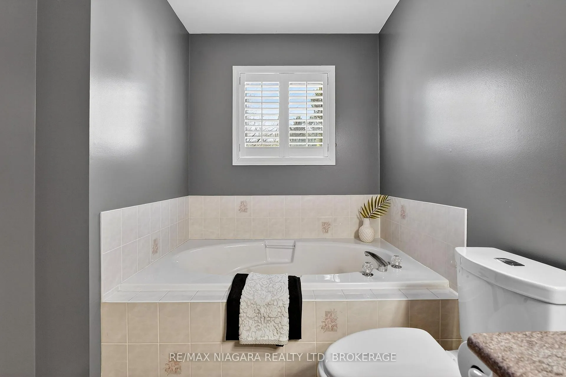 Photo 26 of 98 Silvercrest Court, Thorold, Confederation Heights — HOMEH
