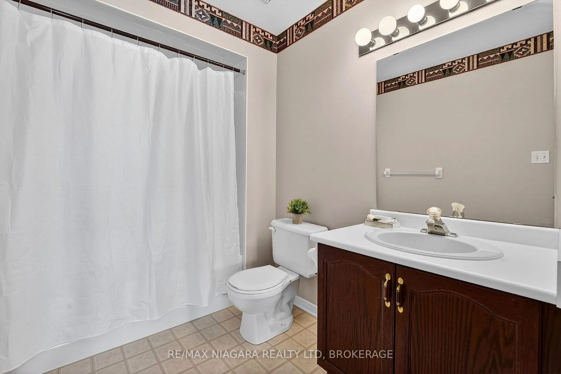 Photo 29 of 98 Silvercrest Court, Thorold, Confederation Heights — HOMEH