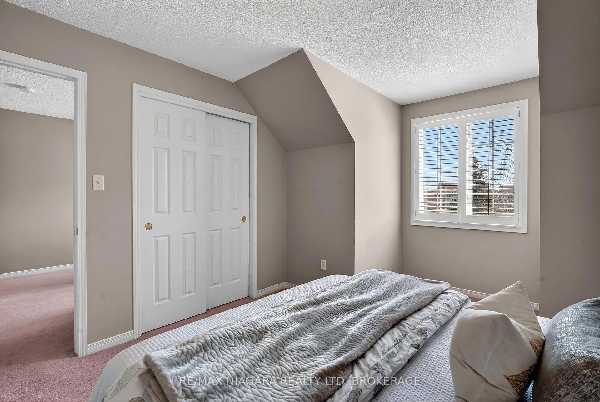 Photo 33 of 98 Silvercrest Court, Thorold, Confederation Heights — HOMEH