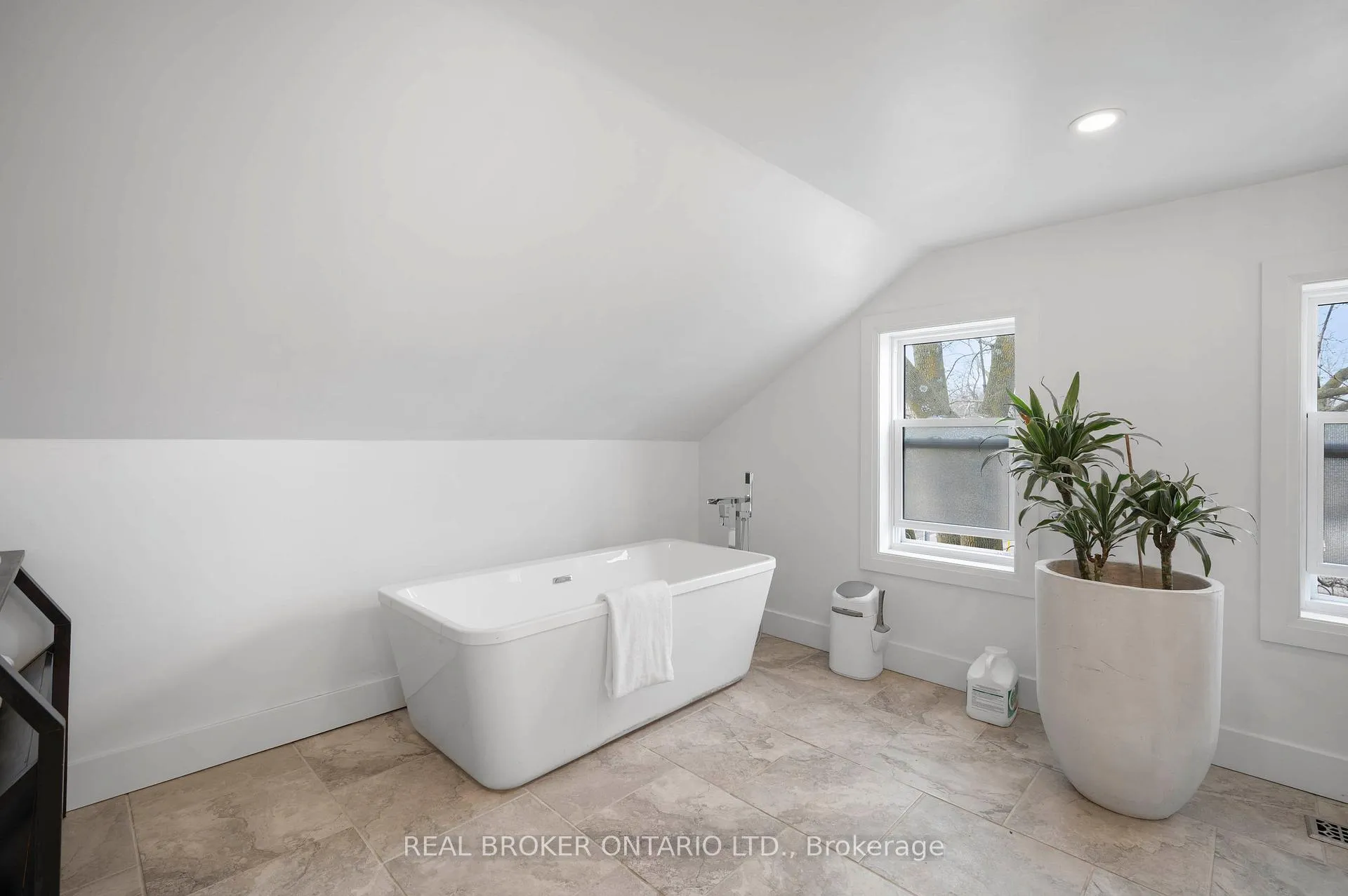 Photo 19 of 1043 Queens Bush Road, Wellesley — HOMEH