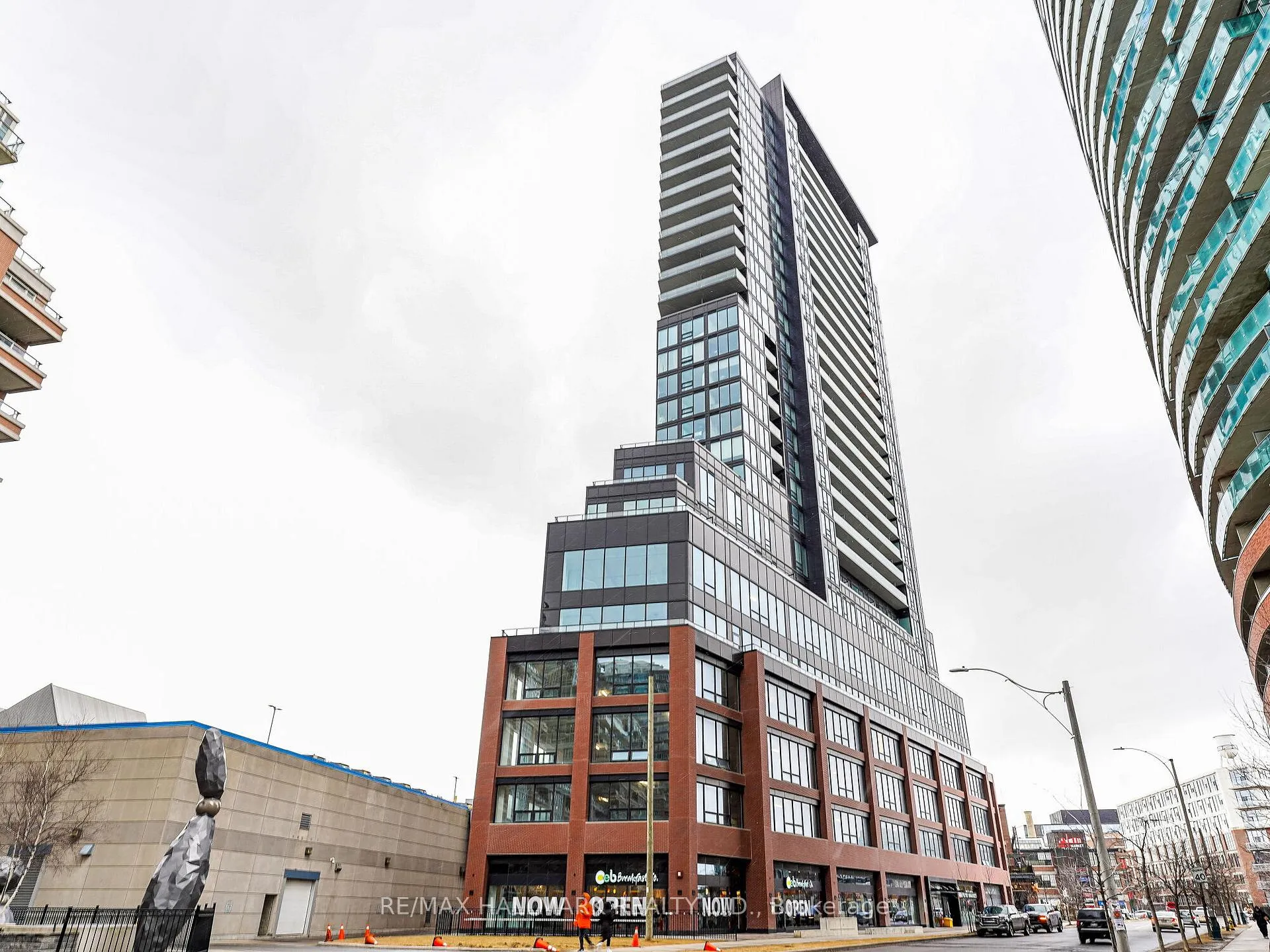 Front of Unit 2503, 135 East Liberty Street