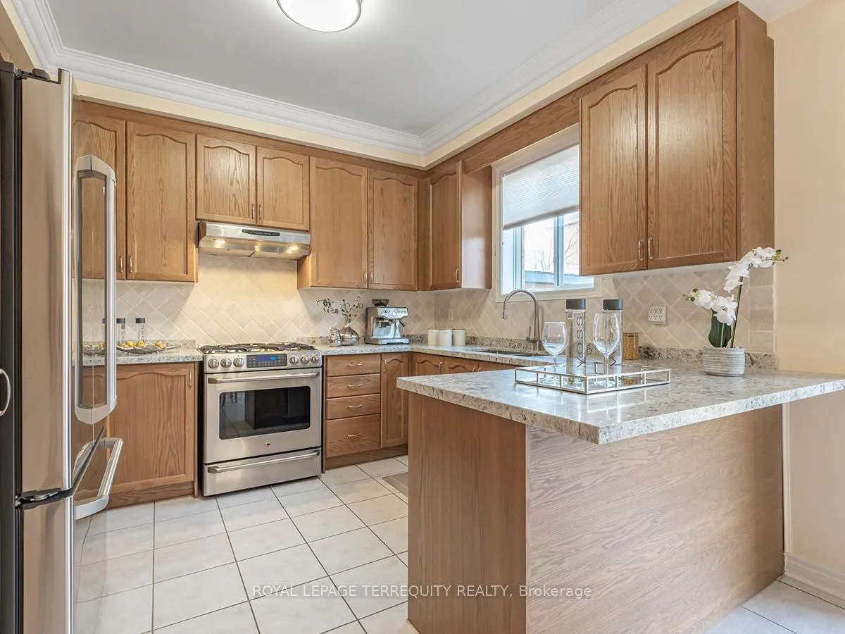 Photo 18 of 11 Avocet Drive, Vaughan, Vellore Village — HOMEH