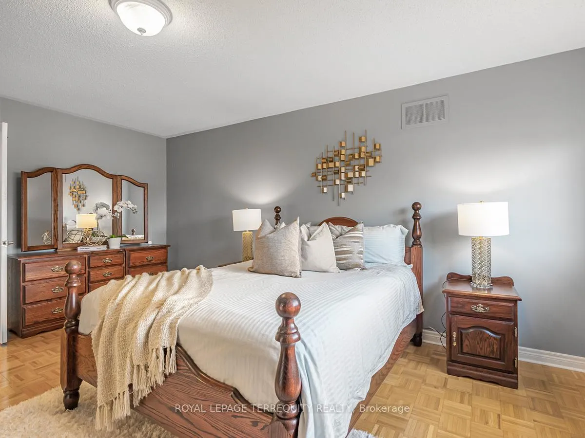Photo 25 of 11 Avocet Drive, Vaughan, Vellore Village — HOMEH