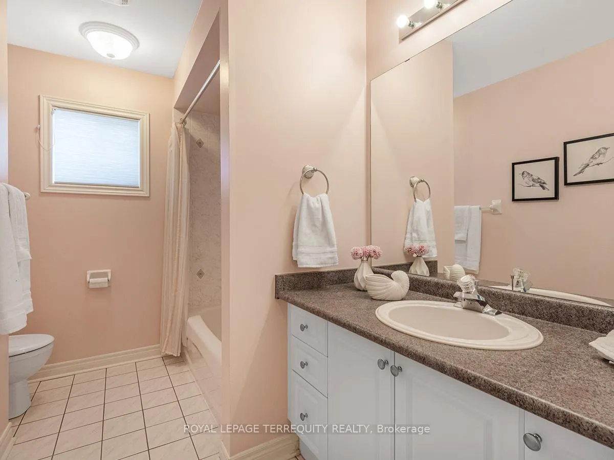 Photo 32 of 11 Avocet Drive, Vaughan, Vellore Village — HOMEH