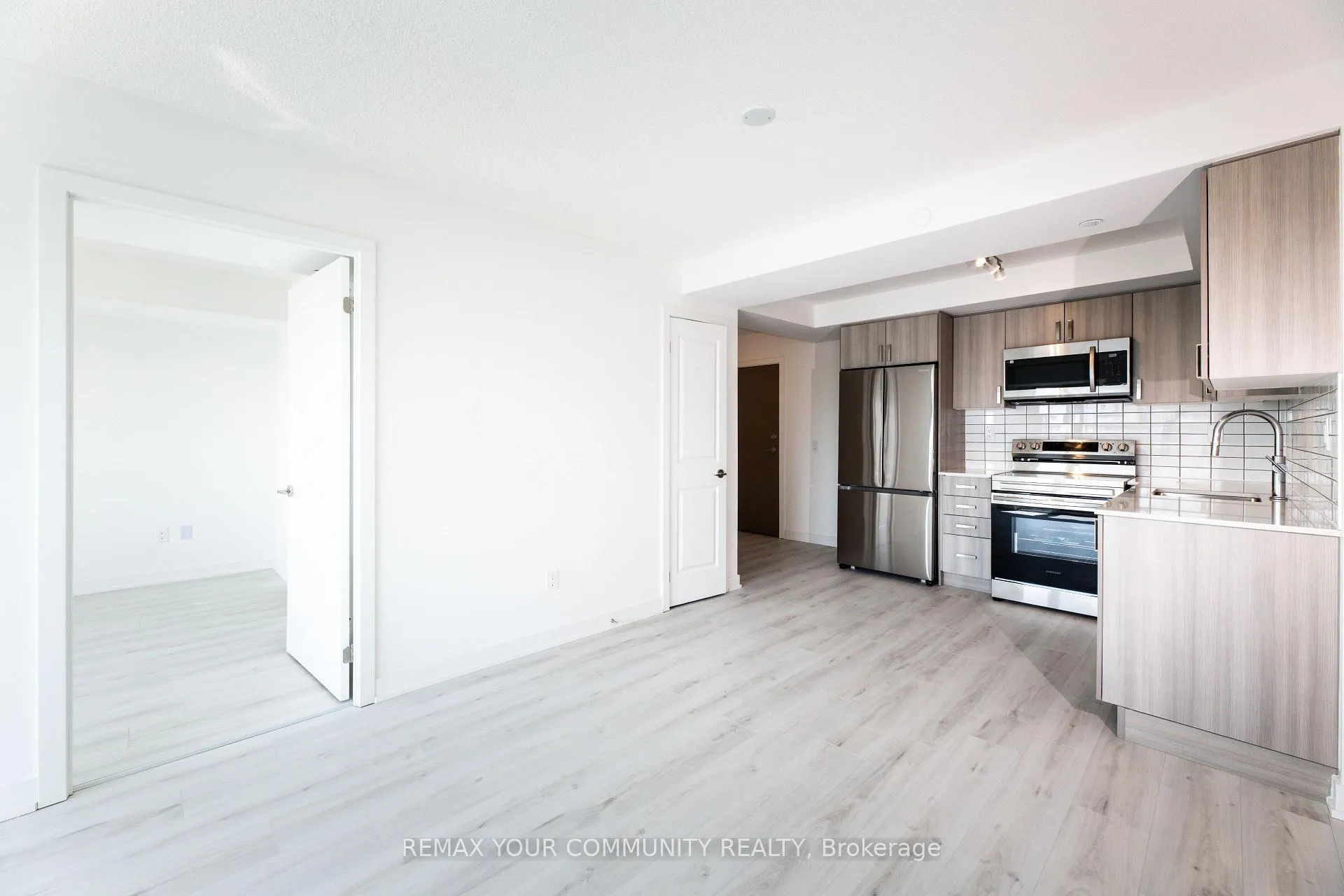Photo 2 of Unit 312, 1010 Sandy Beach Road, Pickering, Bay Ridges — HOMEH
