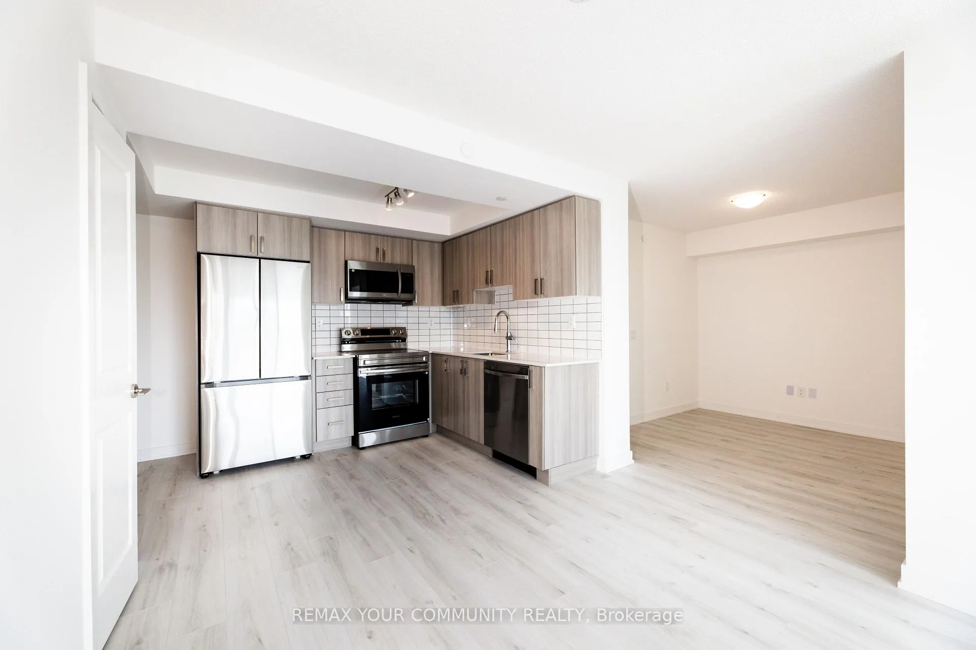 Photo 3 of Unit 312, 1010 Sandy Beach Road, Pickering, Bay Ridges — HOMEH