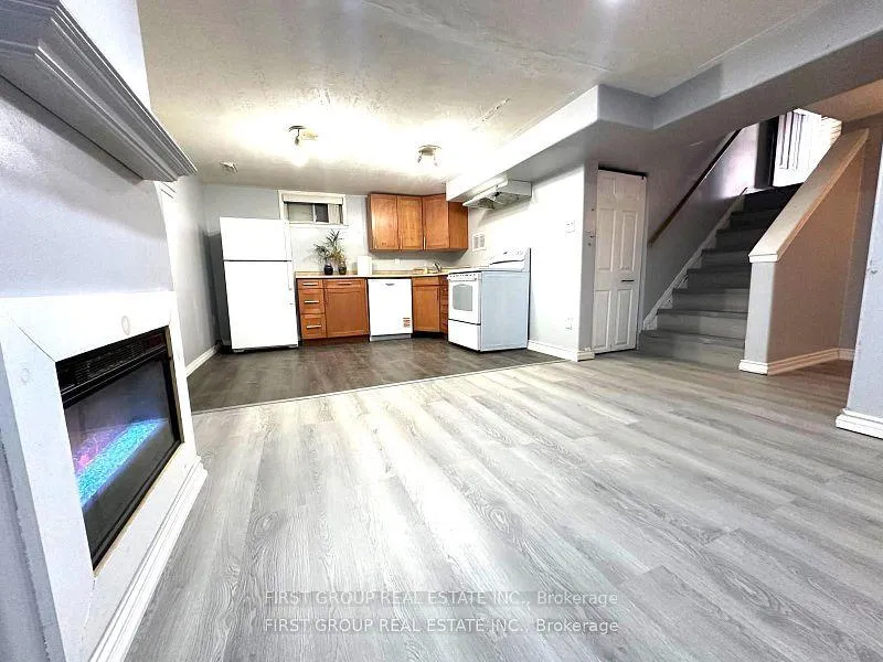 Photo 3 of 406 Summerhill Drive, Peterborough, Northcrest Ward 5 — HOMEH