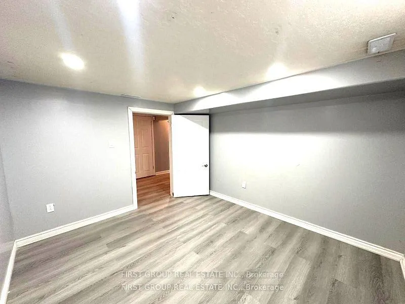Photo 12 of 406 Summerhill Drive, Peterborough, Northcrest Ward 5 — HOMEH