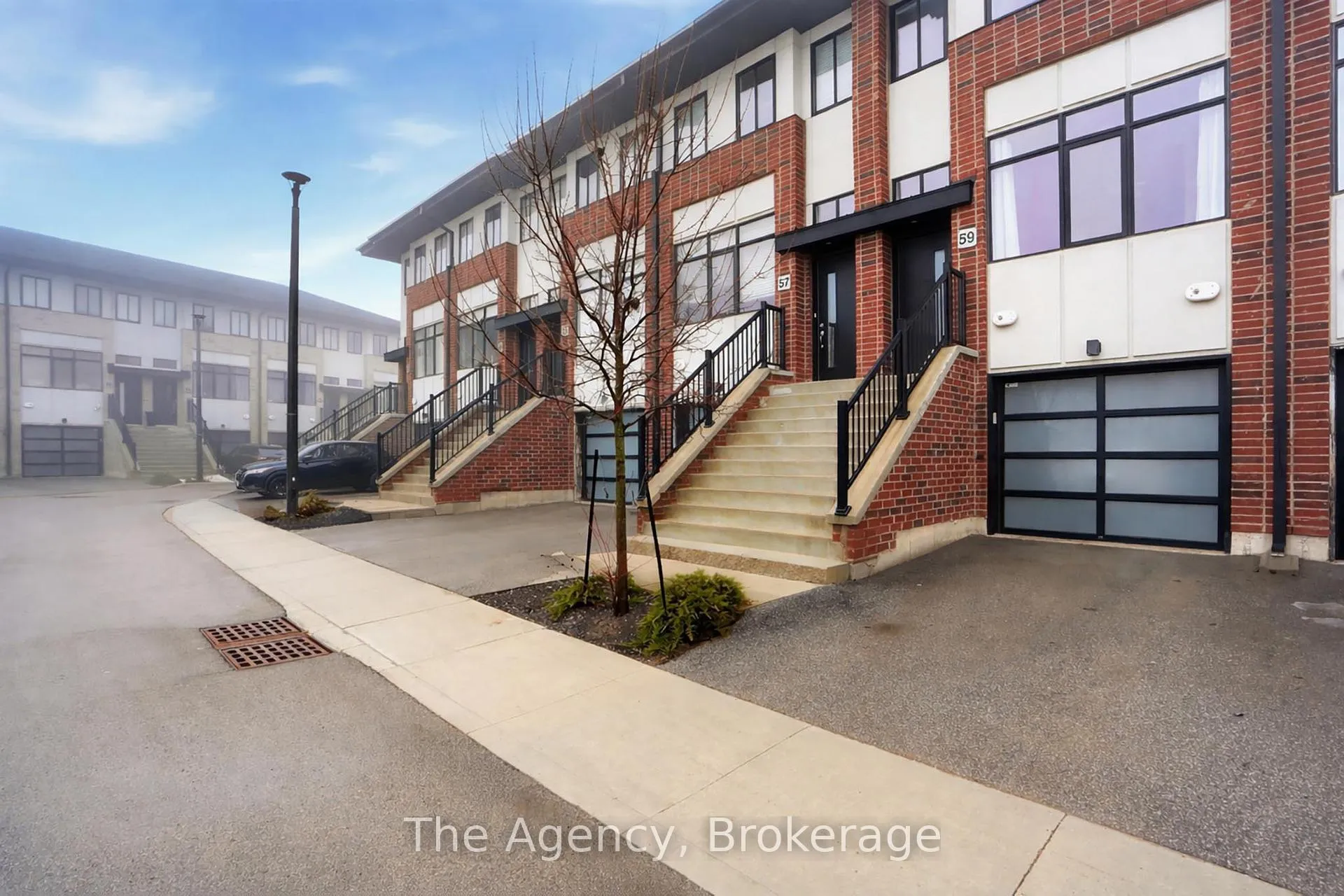 Photo 2 of 59 Markle Crescent, Hamilton, Ancaster — HOMEH