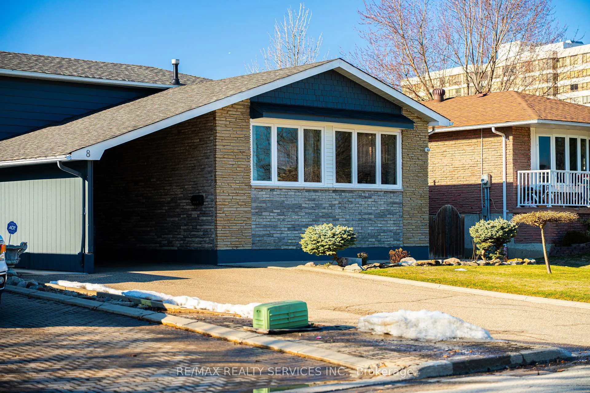 Photo 2 of 8 Edwin Drive, Brampton, Brampton South — HOMEH