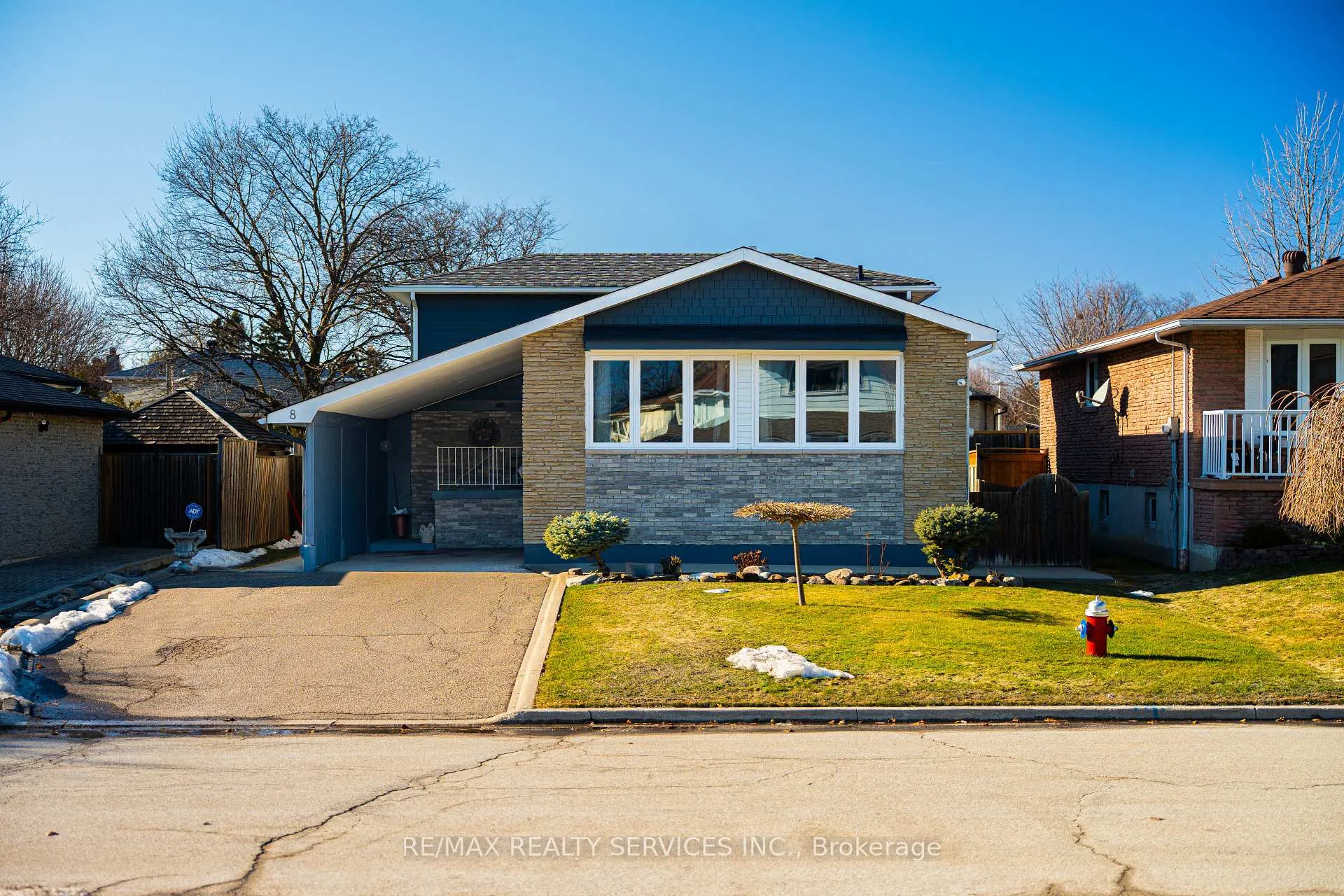 Photo 3 of 8 Edwin Drive, Brampton, Brampton South — HOMEH