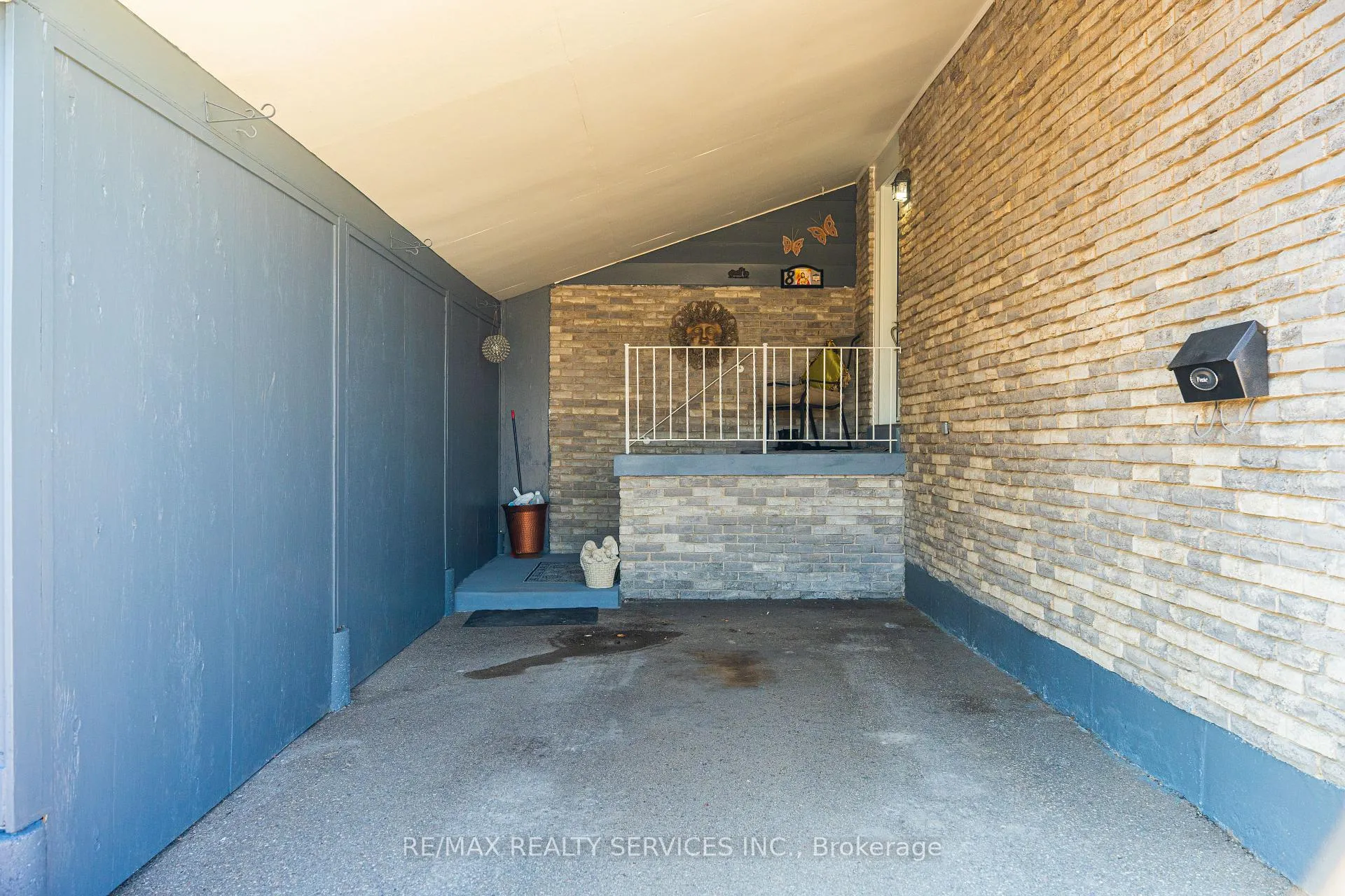 Photo 4 of 8 Edwin Drive, Brampton, Brampton South — HOMEH