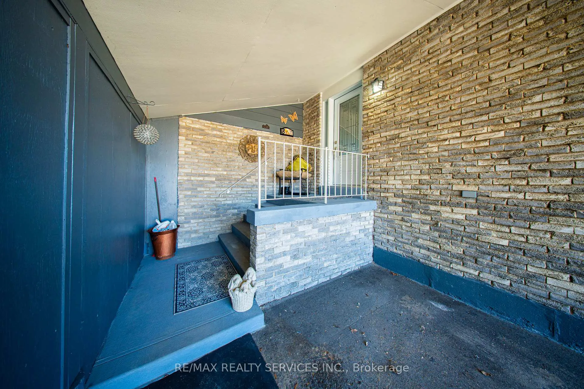 Photo 5 of 8 Edwin Drive, Brampton, Brampton South — HOMEH
