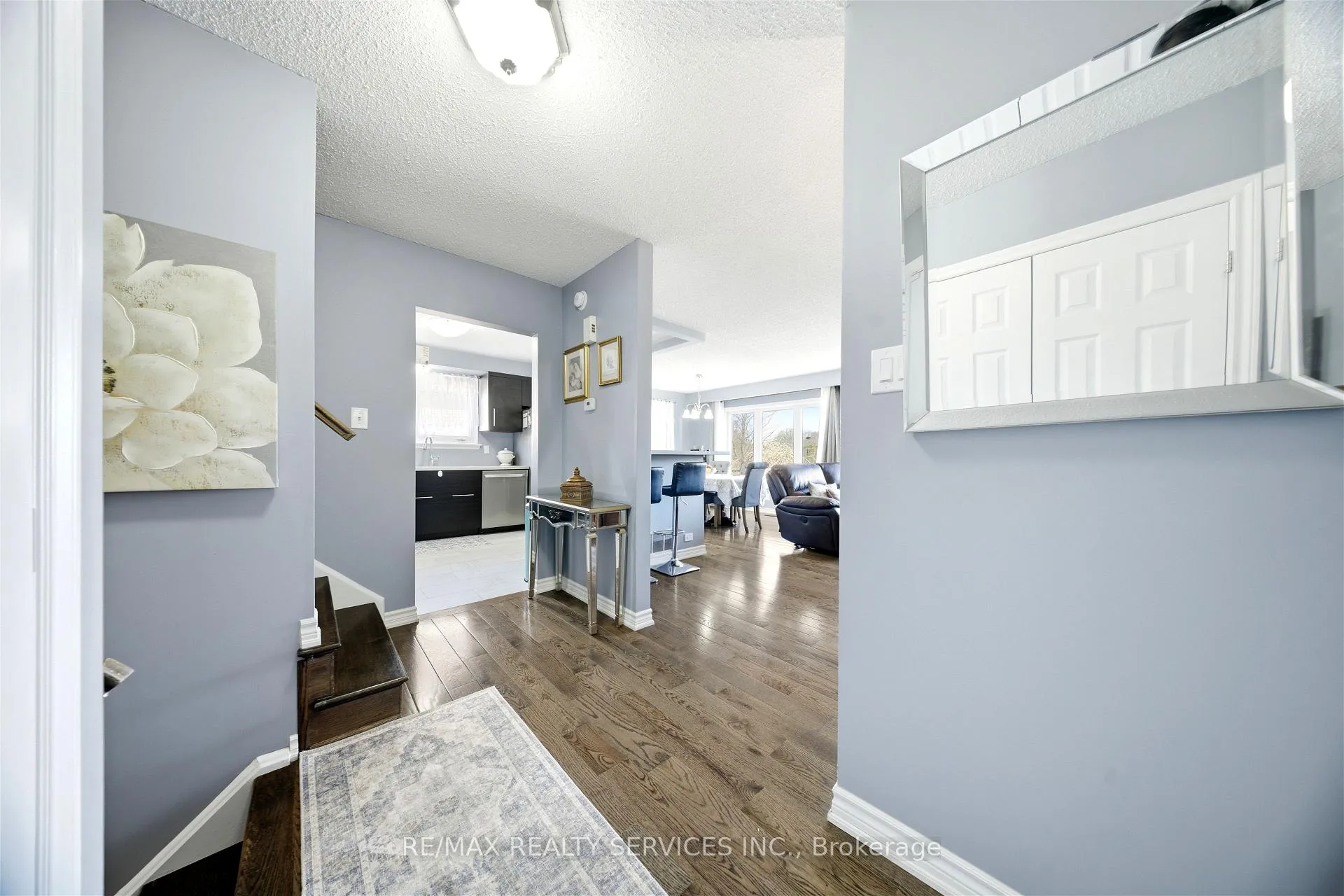 Photo 9 of 8 Edwin Drive, Brampton, Brampton South — HOMEH