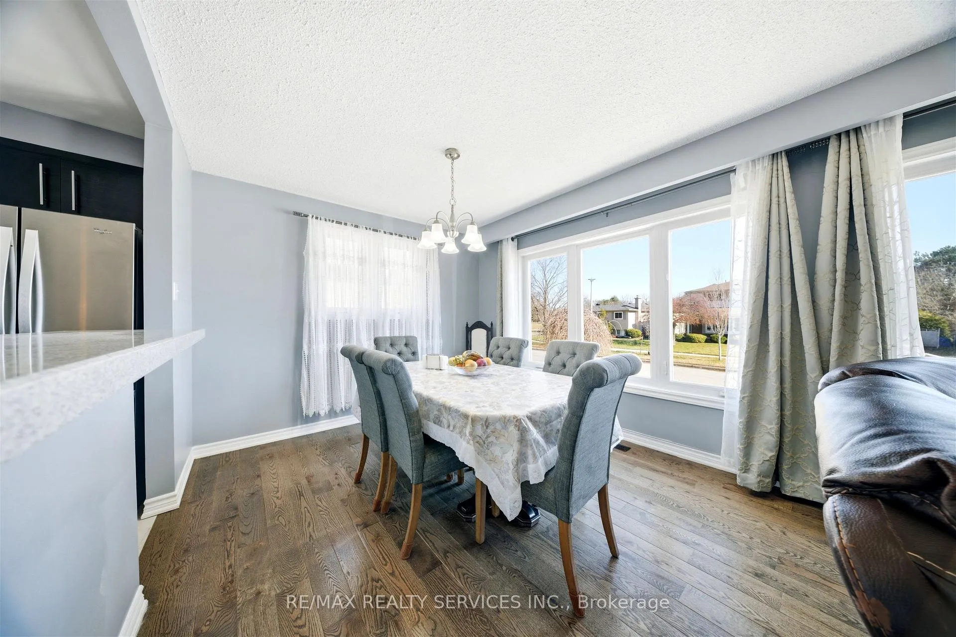 Photo 13 of 8 Edwin Drive, Brampton, Brampton South — HOMEH