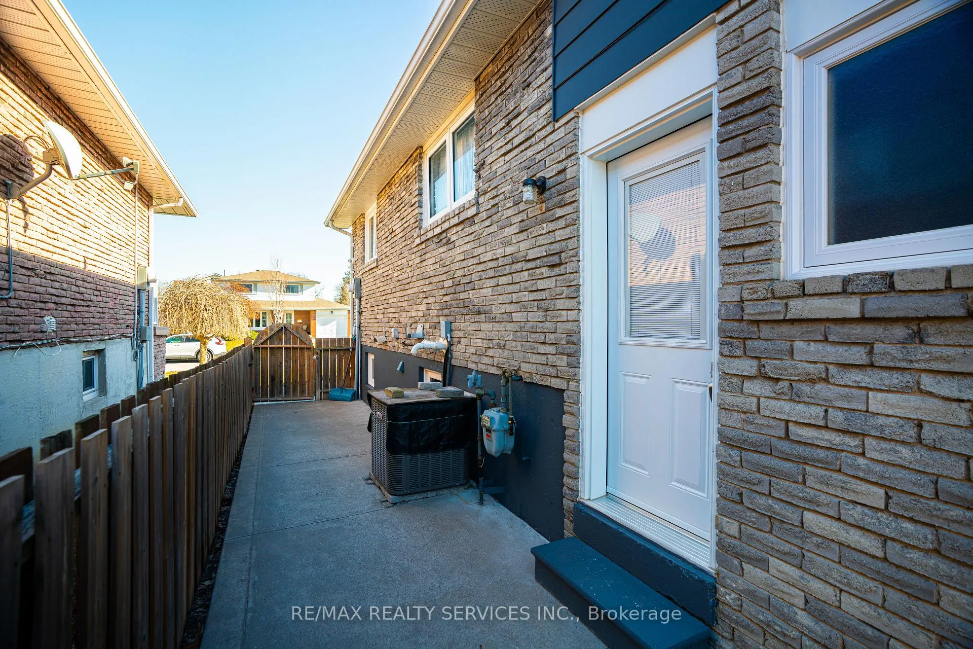 Photo 45 of 8 Edwin Drive, Brampton, Brampton South — HOMEH