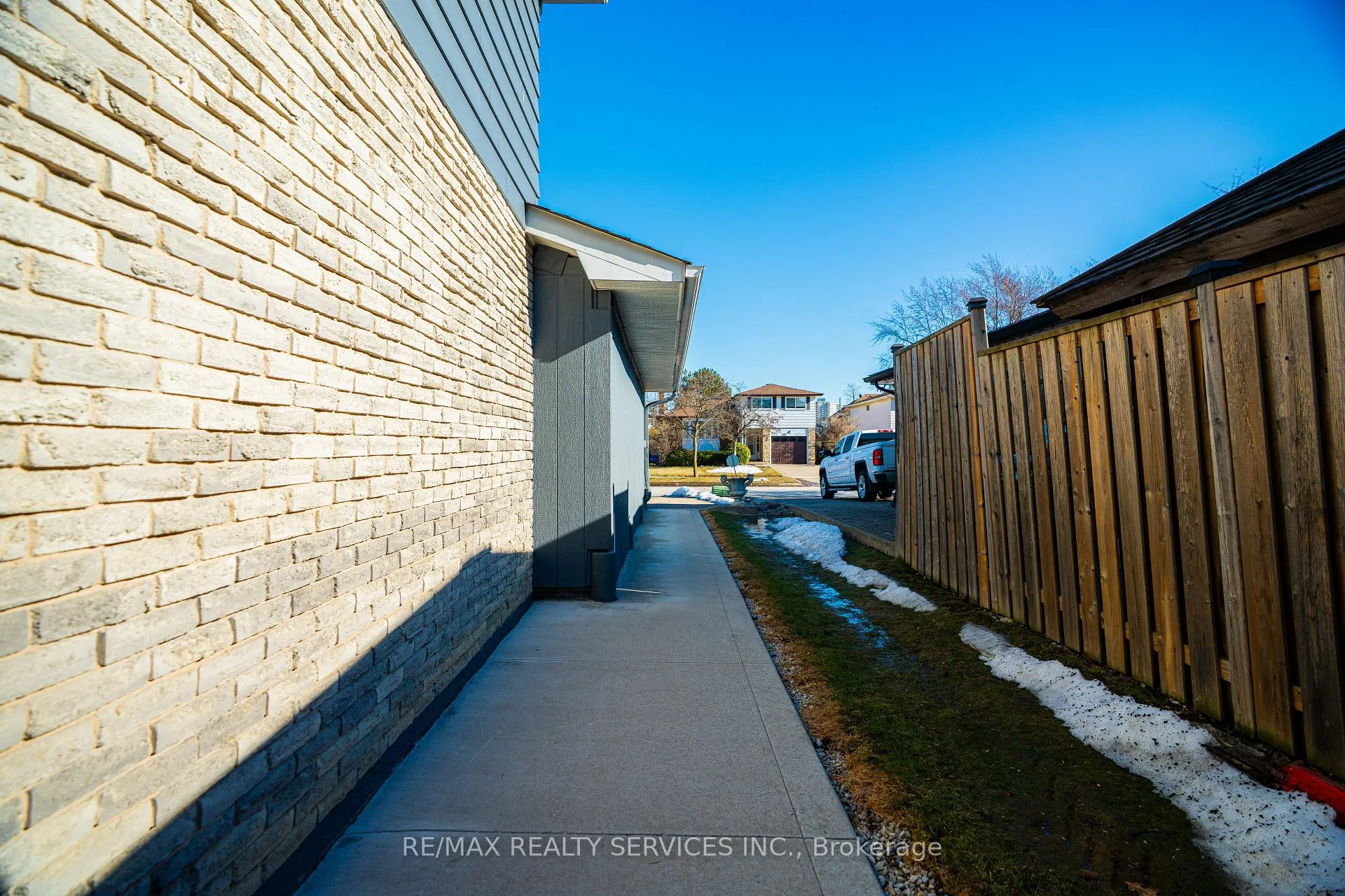 Photo 46 of 8 Edwin Drive, Brampton, Brampton South — HOMEH