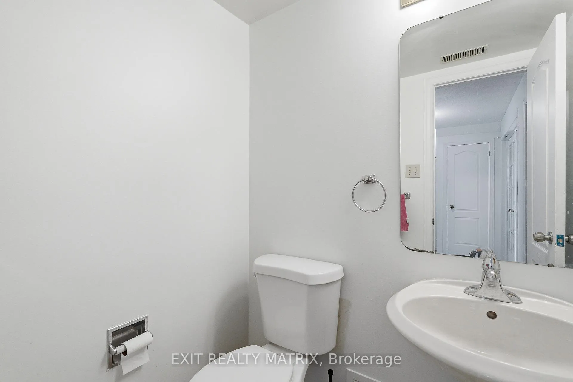 Photo 5 of Unit 17, 1838 Summerfields Crescent, Ottawa, Chapel Hill — HOMEH